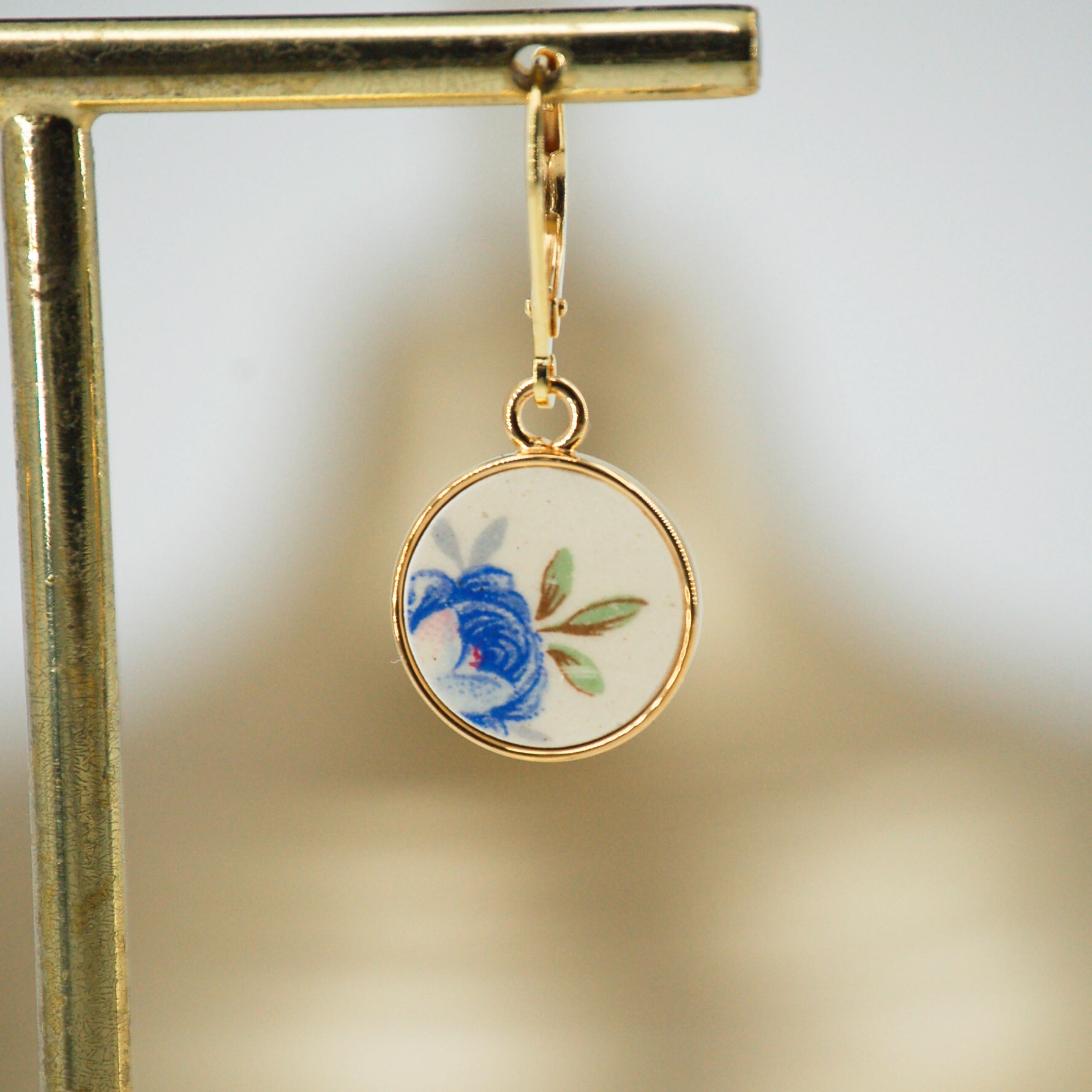 Boucles d'oreilles "Petites fleurs bleues", finition or