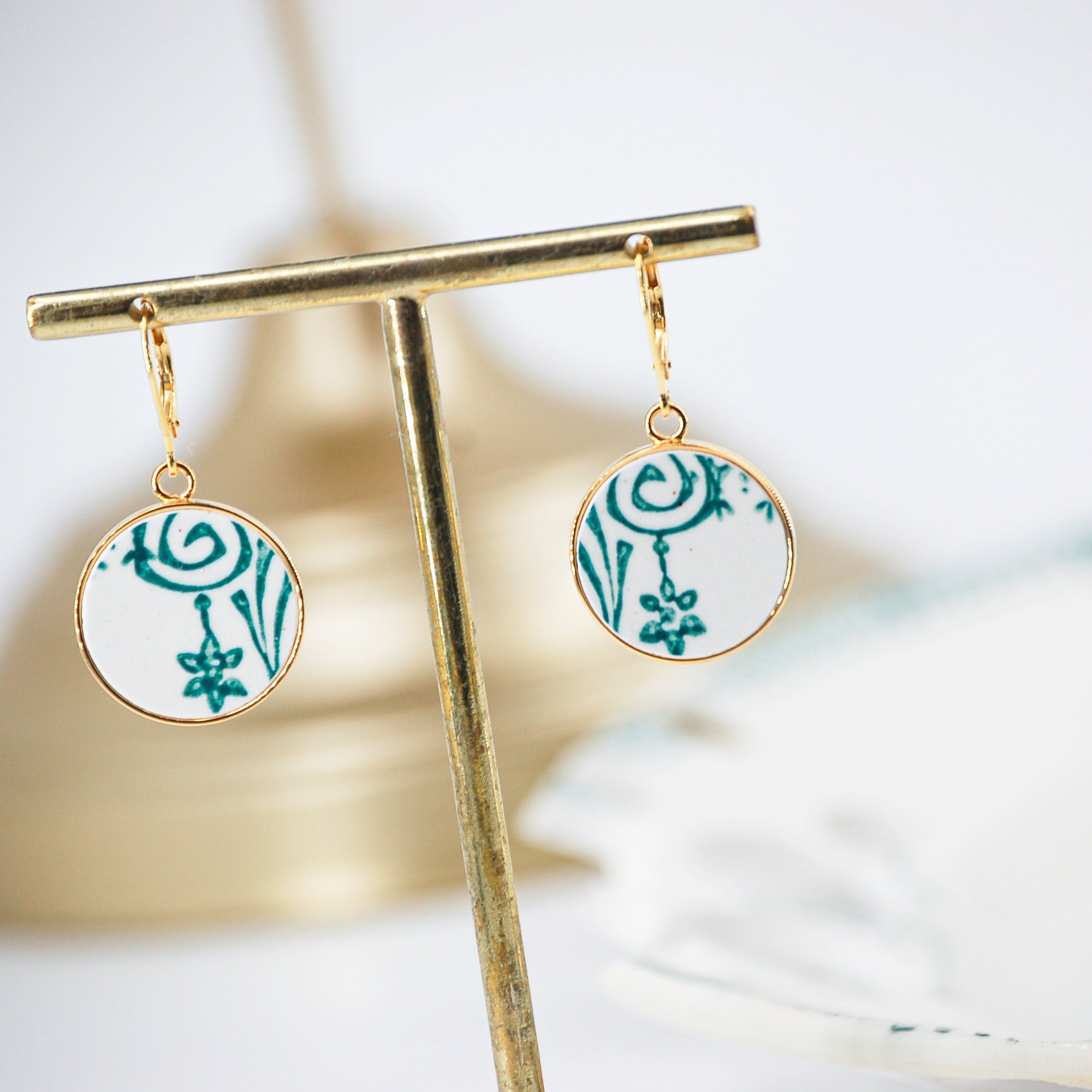 Boucles d'oreilles "Fleurs suspendues", finition or