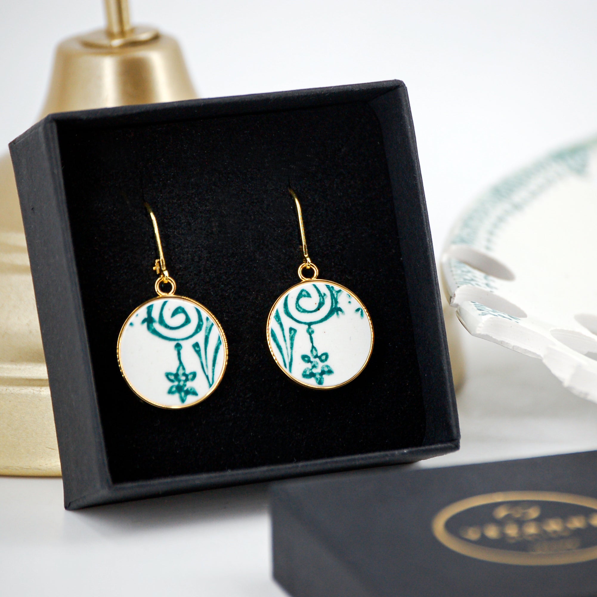 Boucles d'oreilles "Fleurs suspendues", finition or