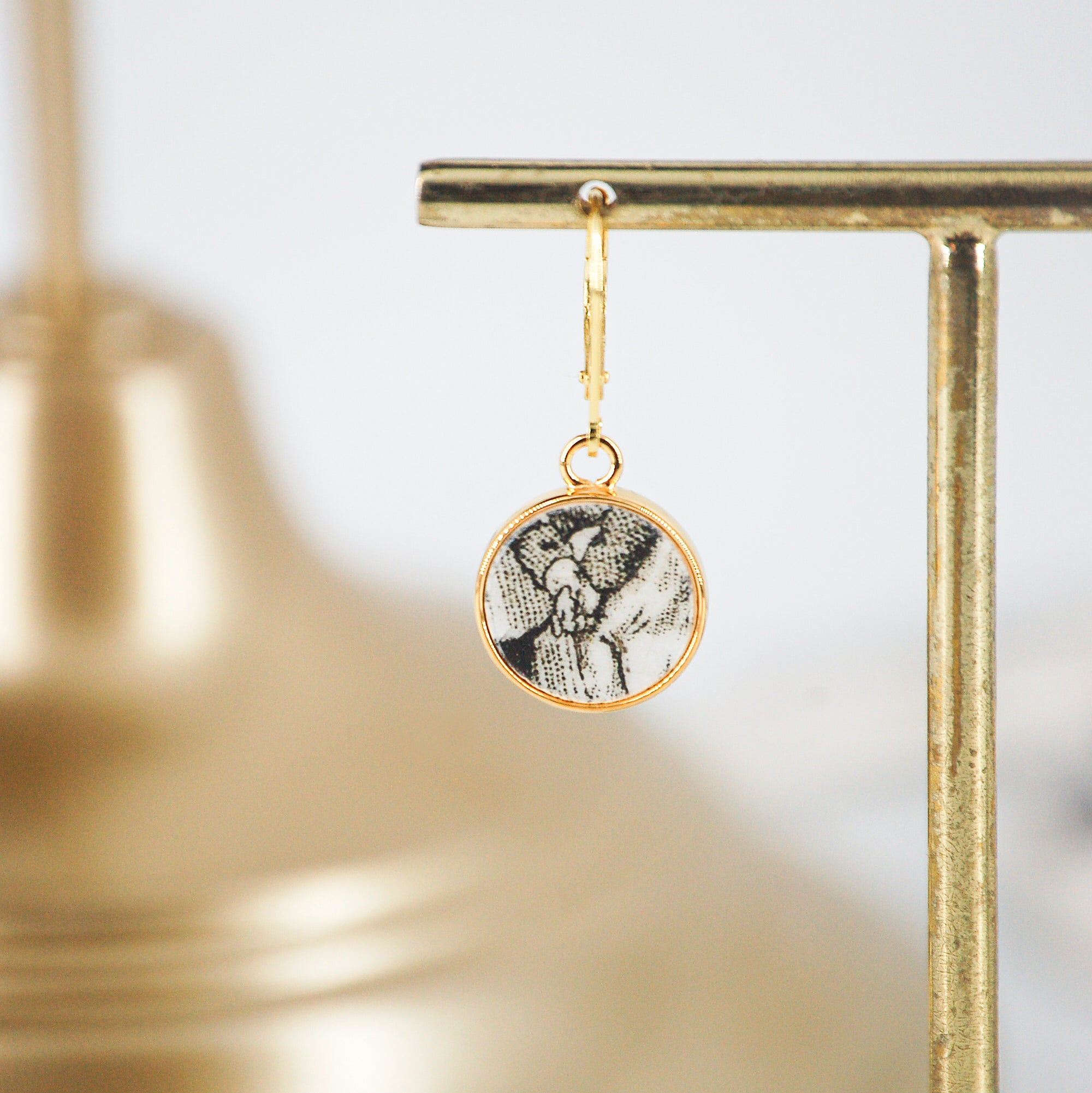 Boucles d'oreilles "De petites mains croisées", finition or