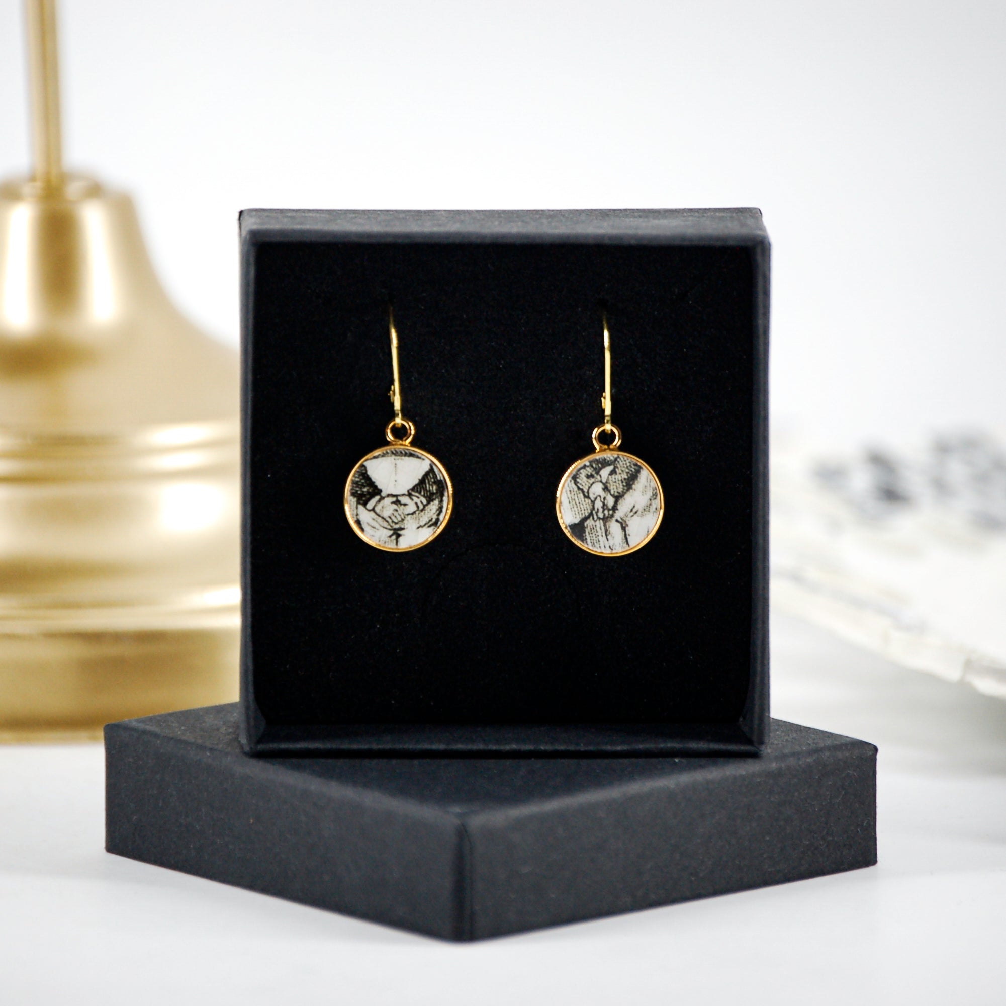 Boucles d'oreilles "De petites mains croisées", finition or