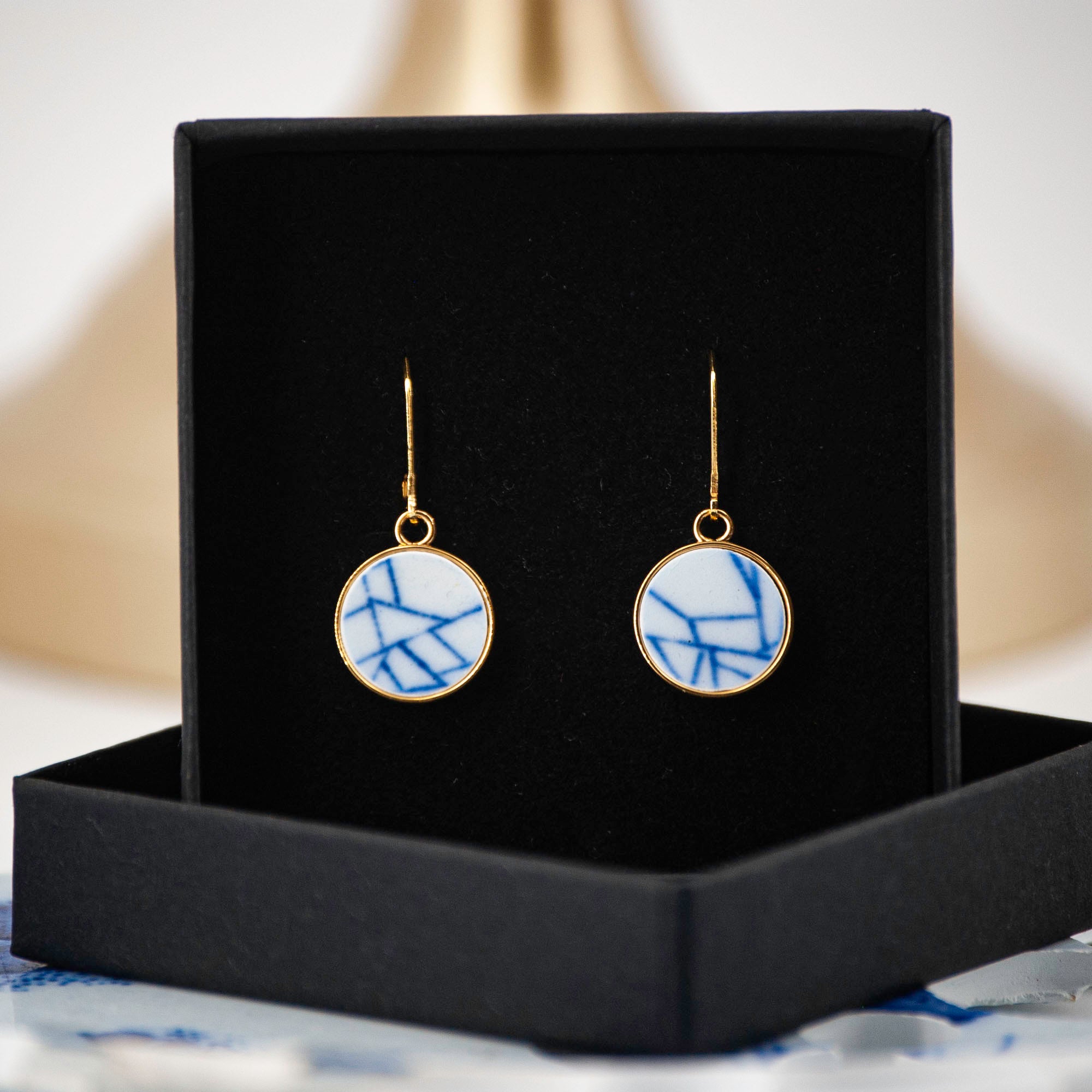 Boucles d'oreilles "Composition de lignes bleues", finition or