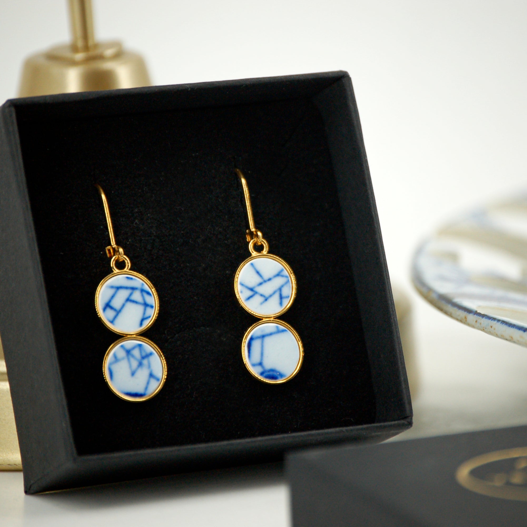 Boucles d'oreilles "Composition de lignes bleues", finition or