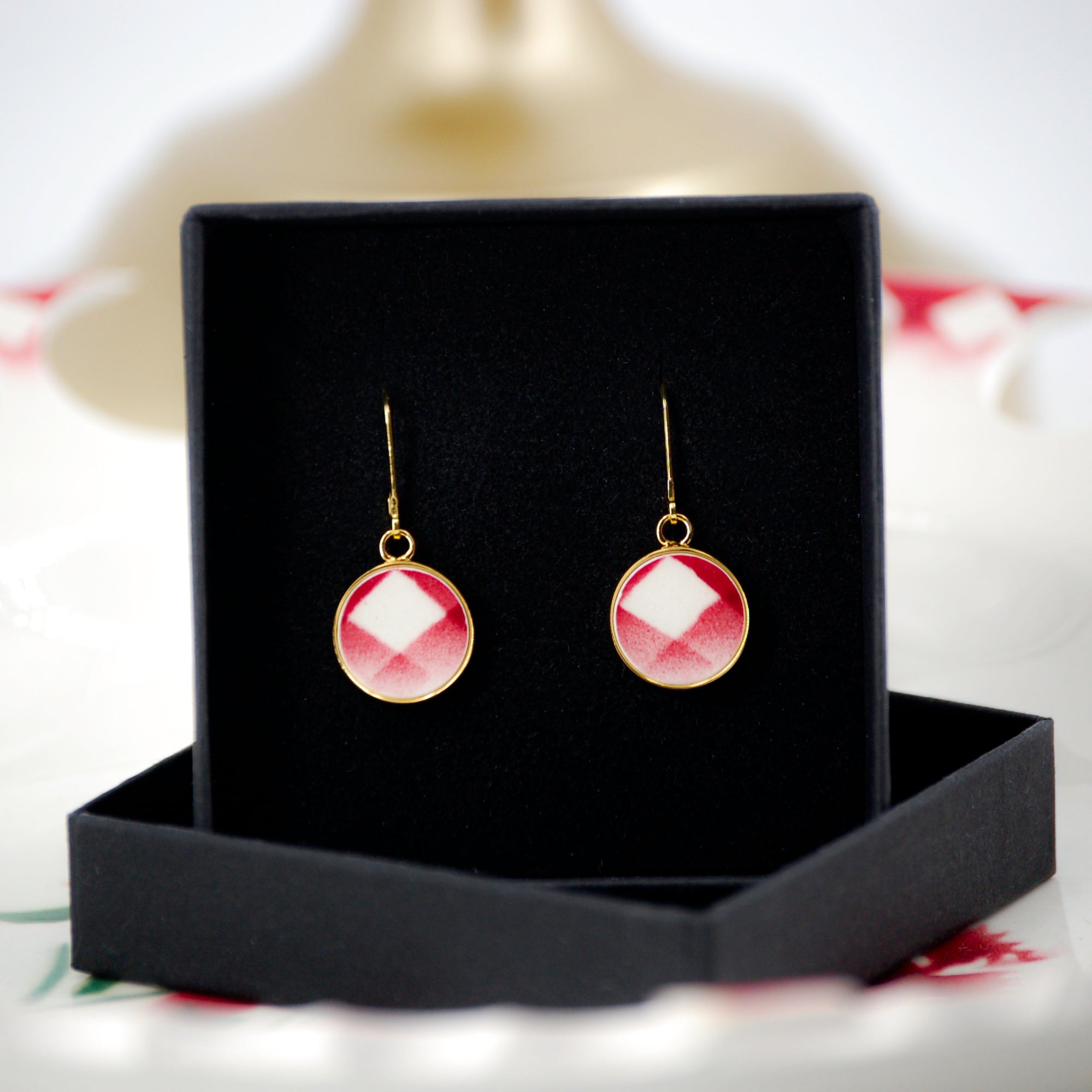 Boucles d'oreilles "Motifs de losanges en vieux rose", finition or