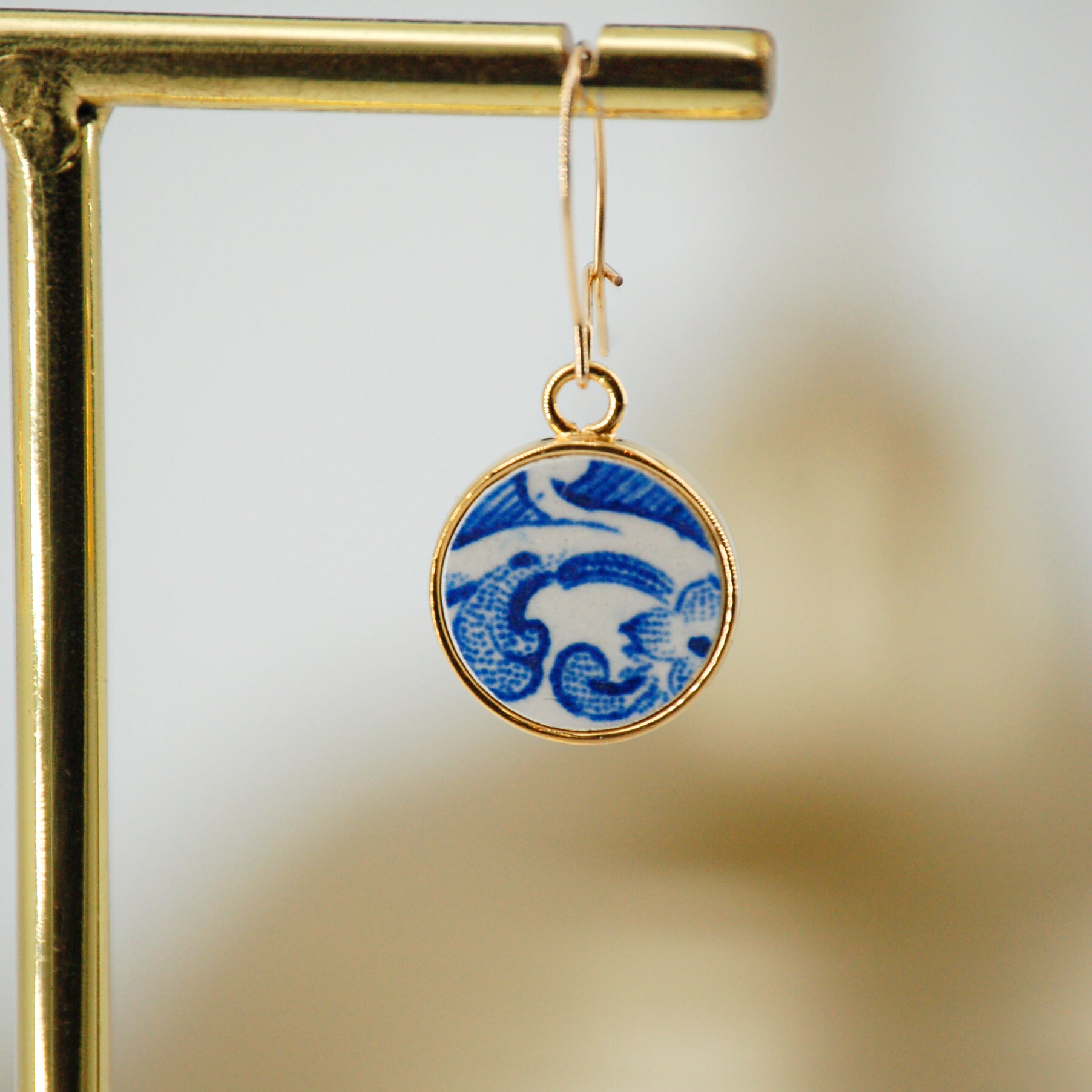 Boucles d'oreilles "Volutes bleues du 19ème siècle", finition or
