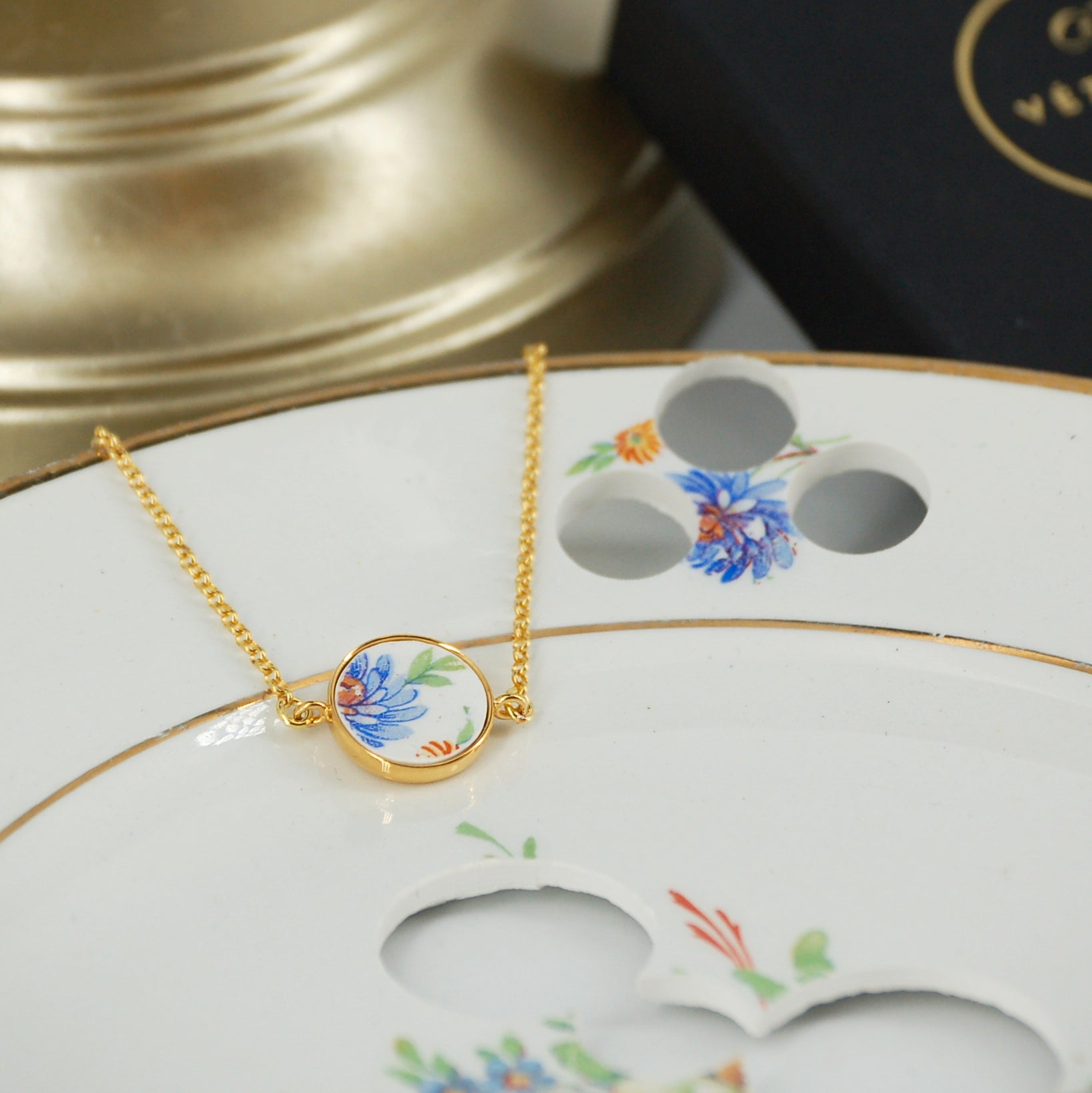 Bracelet ajustable "Aster à fleur bleue", finition or