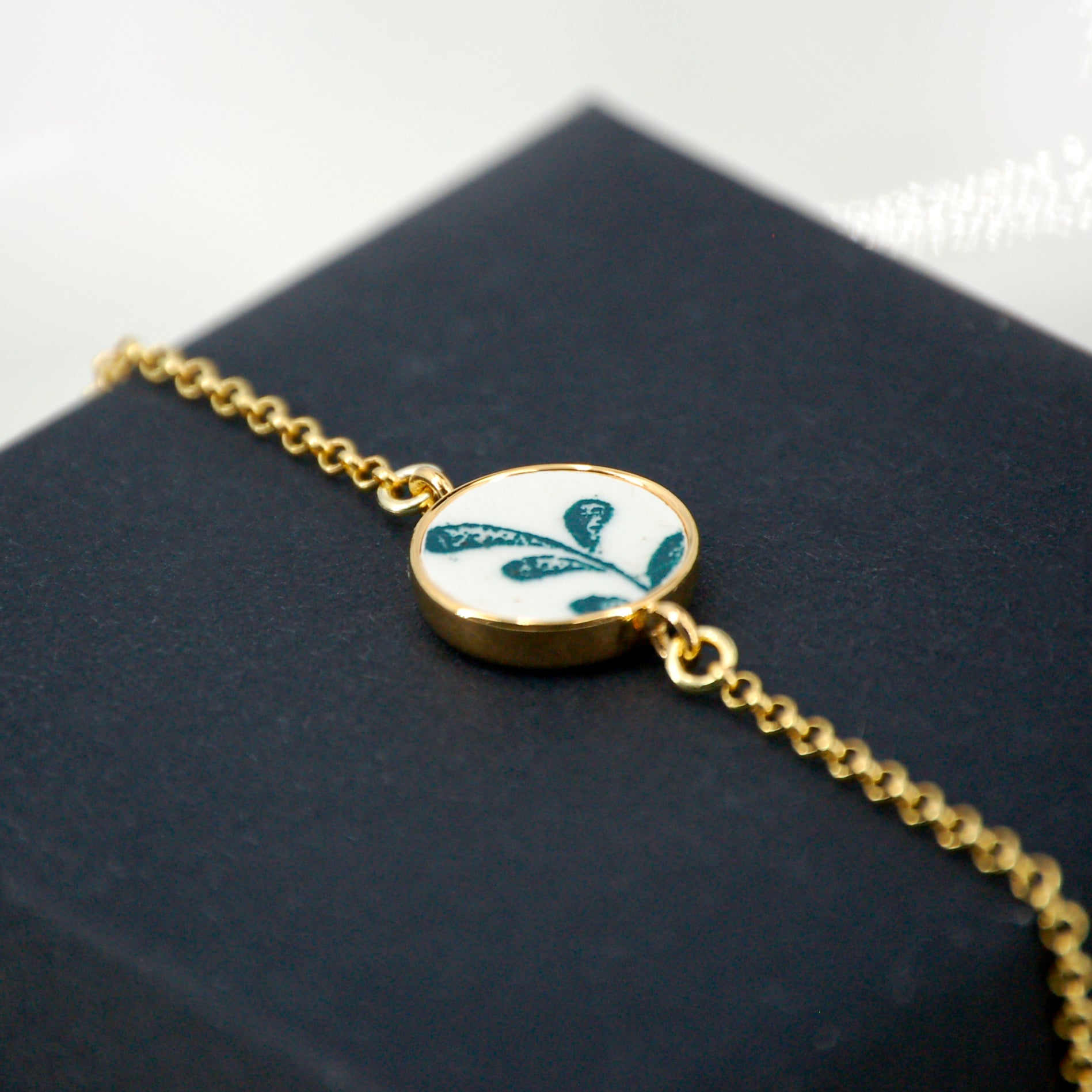 Bracelet ajustable "Feuilles vertes"
