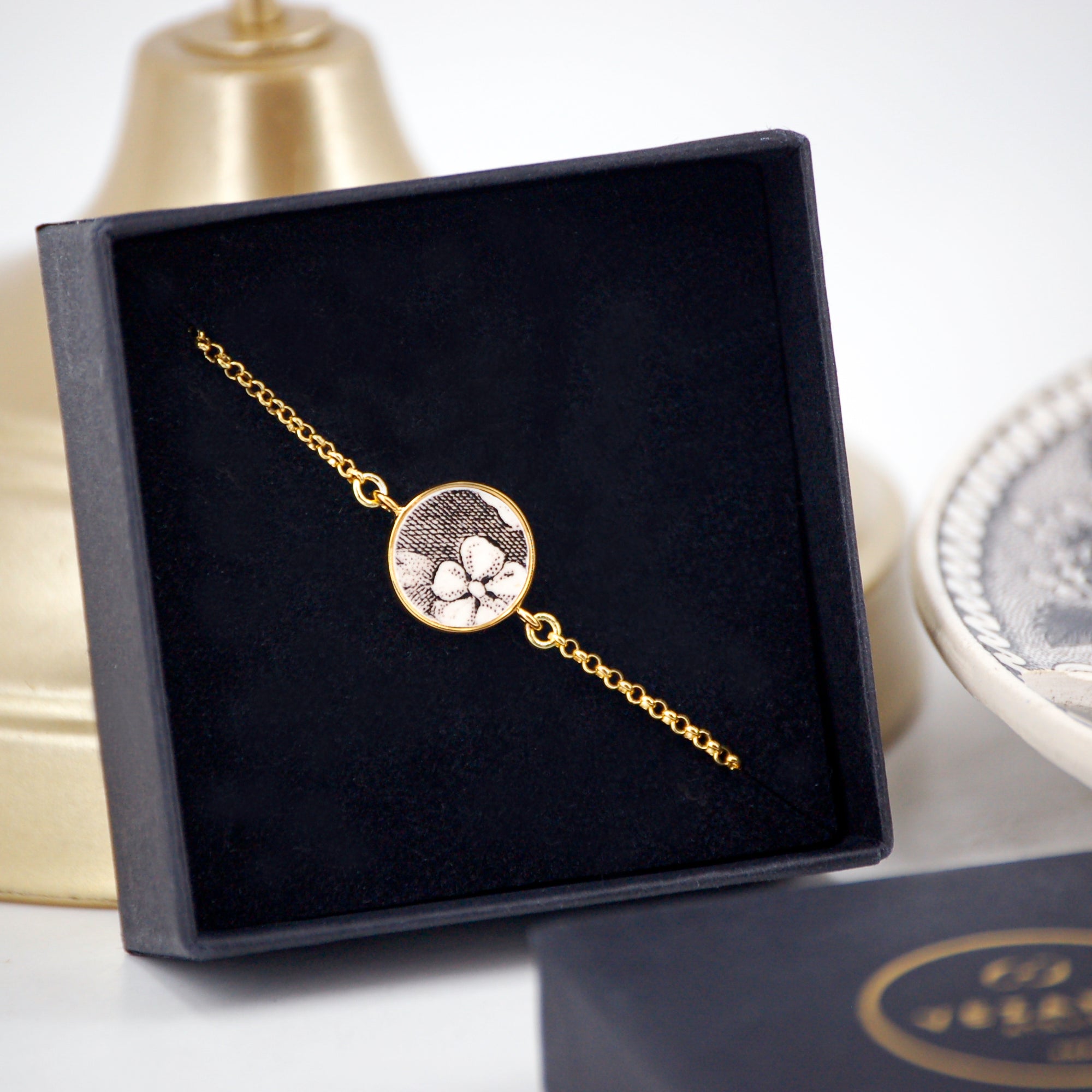 Bracelet ajustable "Petite fleur", finition or