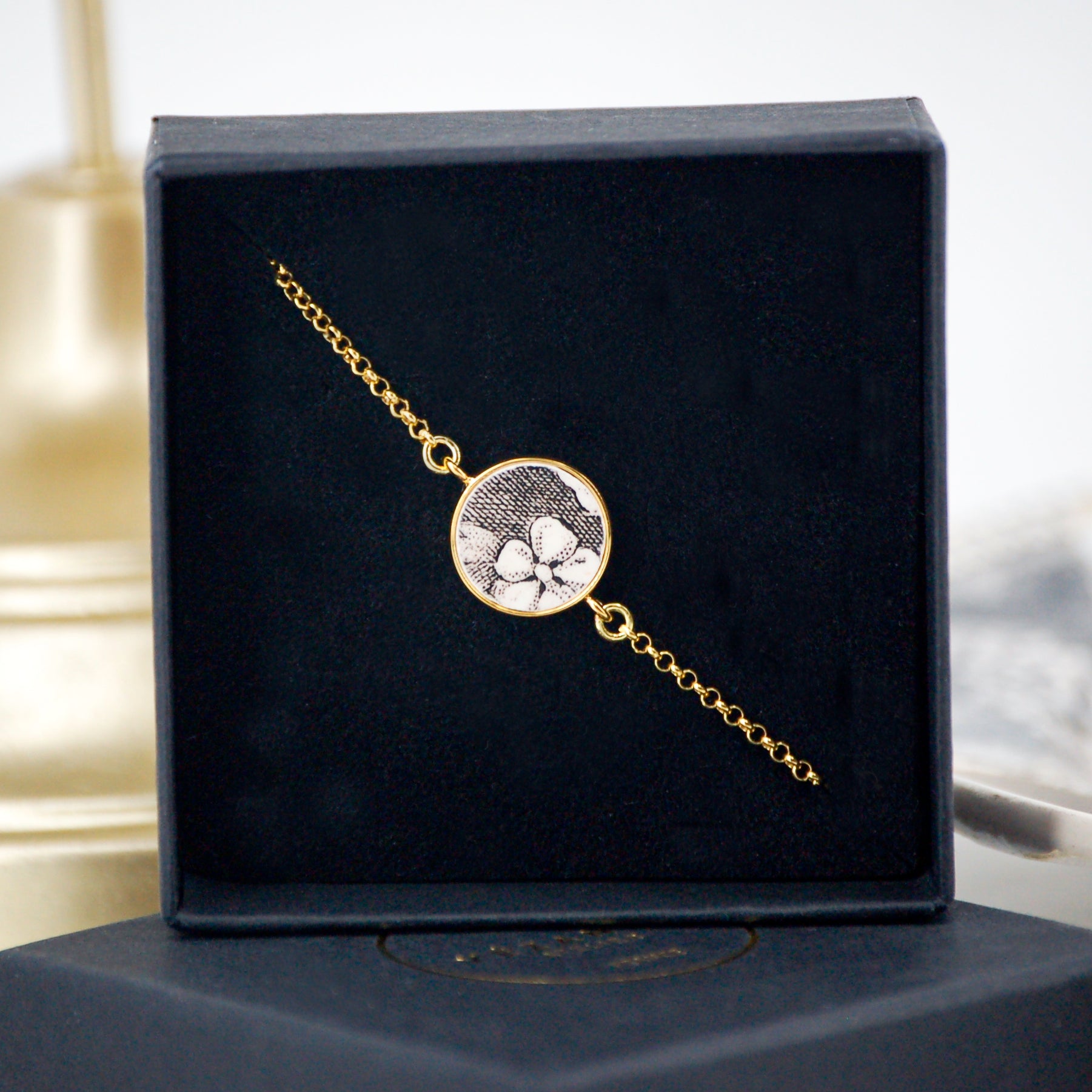 Bracelet ajustable "Petite fleur", finition or