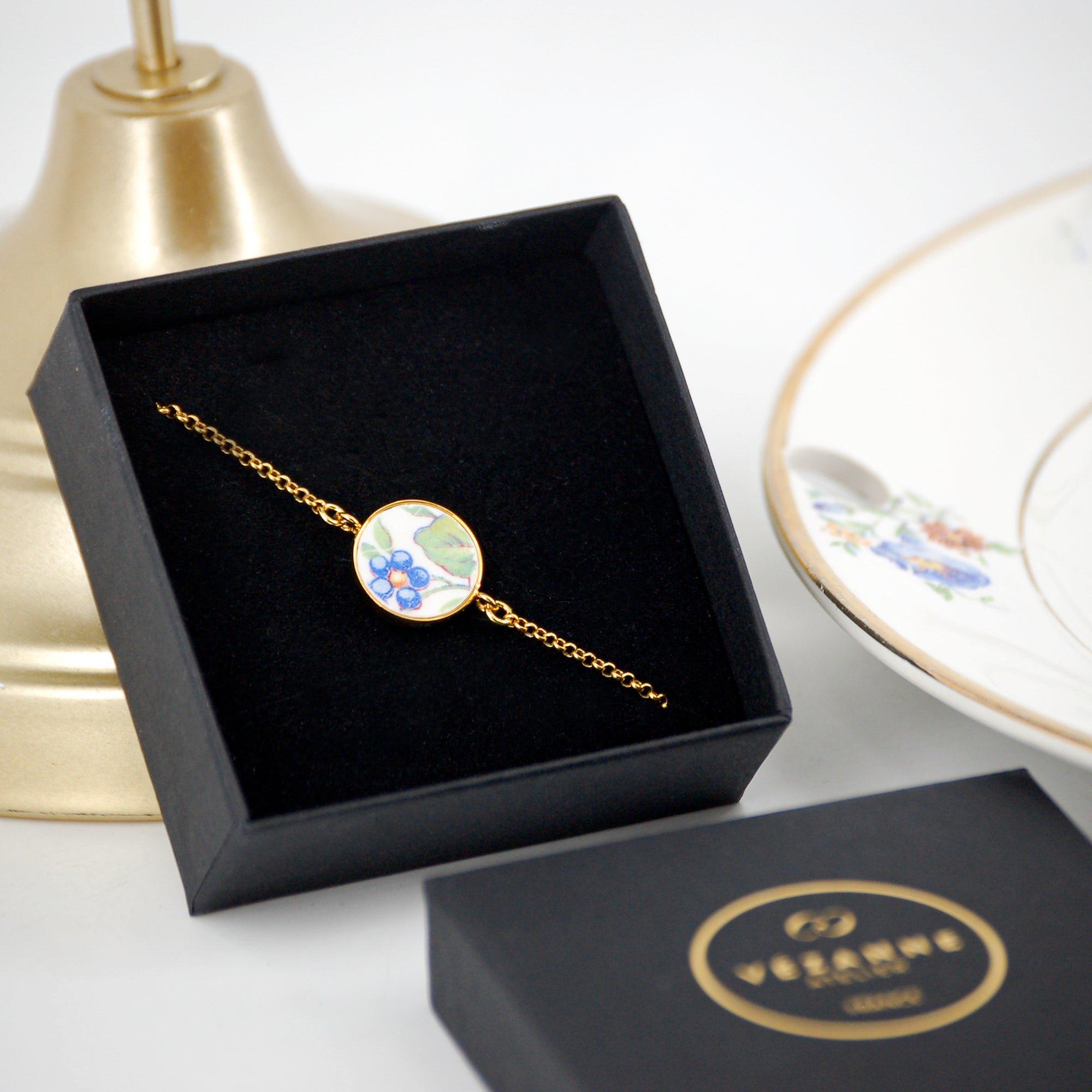 Bracelet ajustable "Petite fleur bleue", finition or
