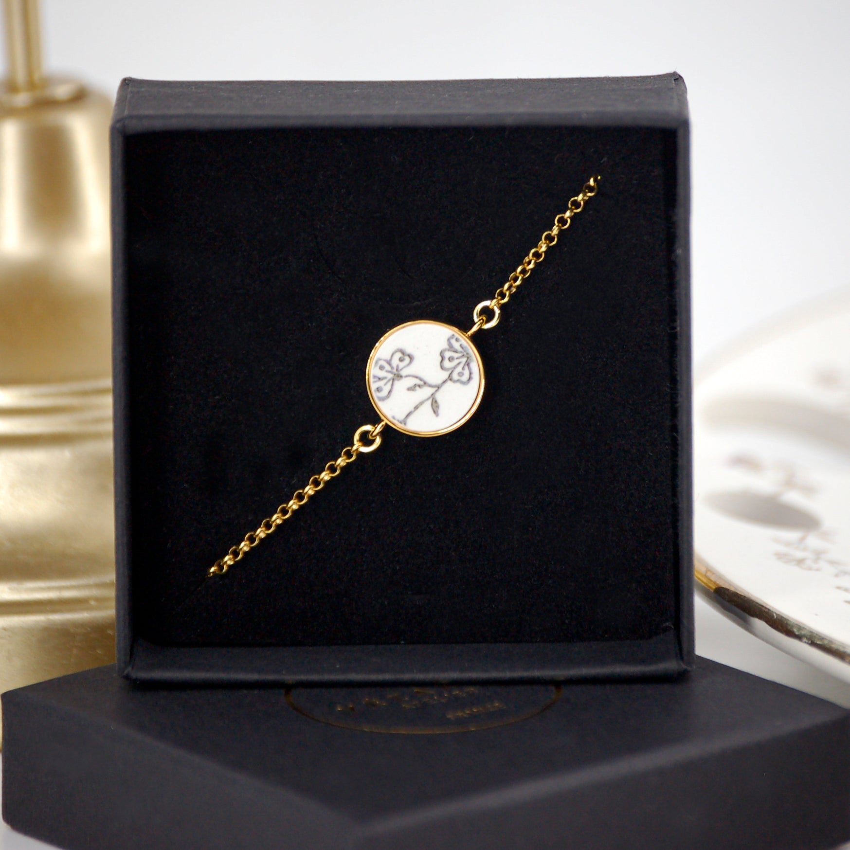 Bracelet ajustable "Délicates fleurs dorées", finition or