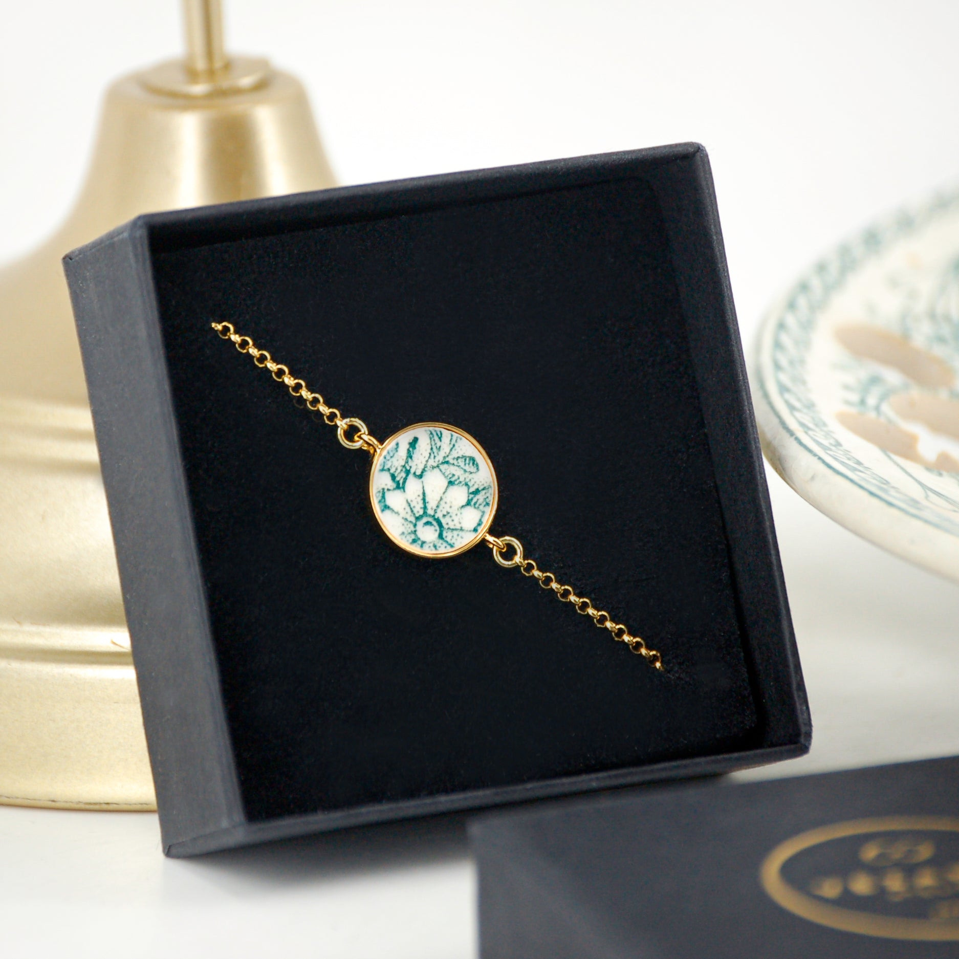 Bracelet ajustable "Fleurs vertes"