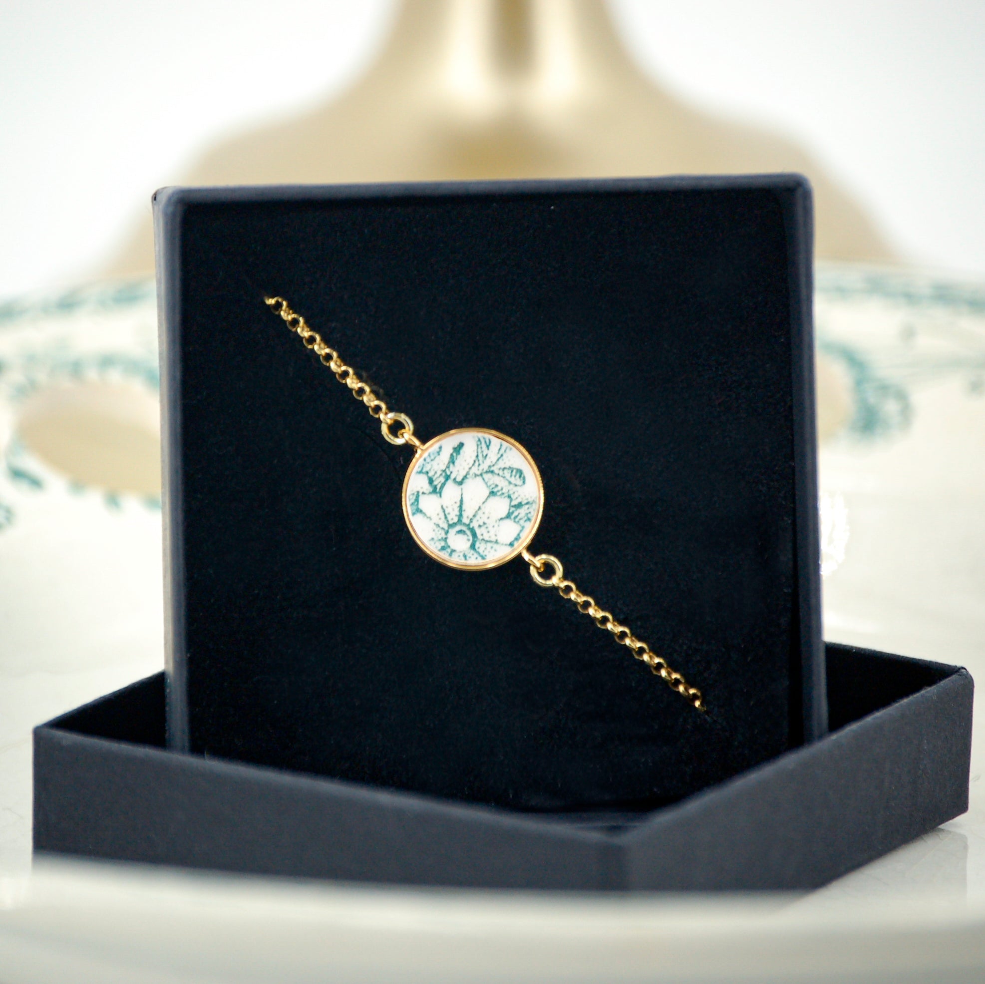 Bracelet ajustable "Fleurs vertes"