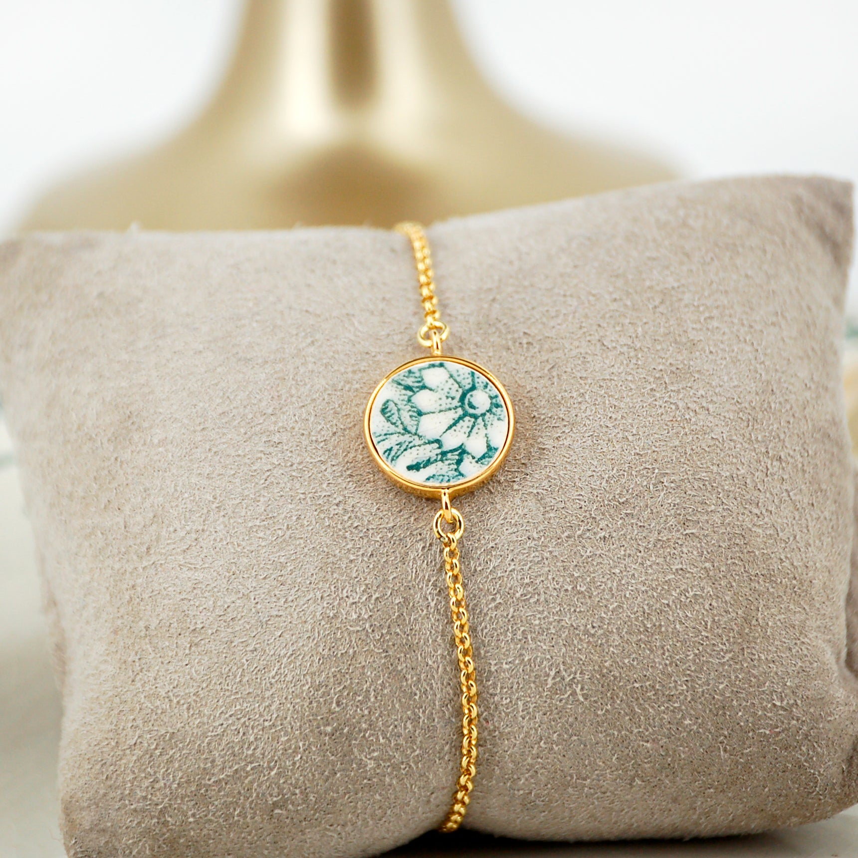 Bracelet ajustable "Fleurs vertes"