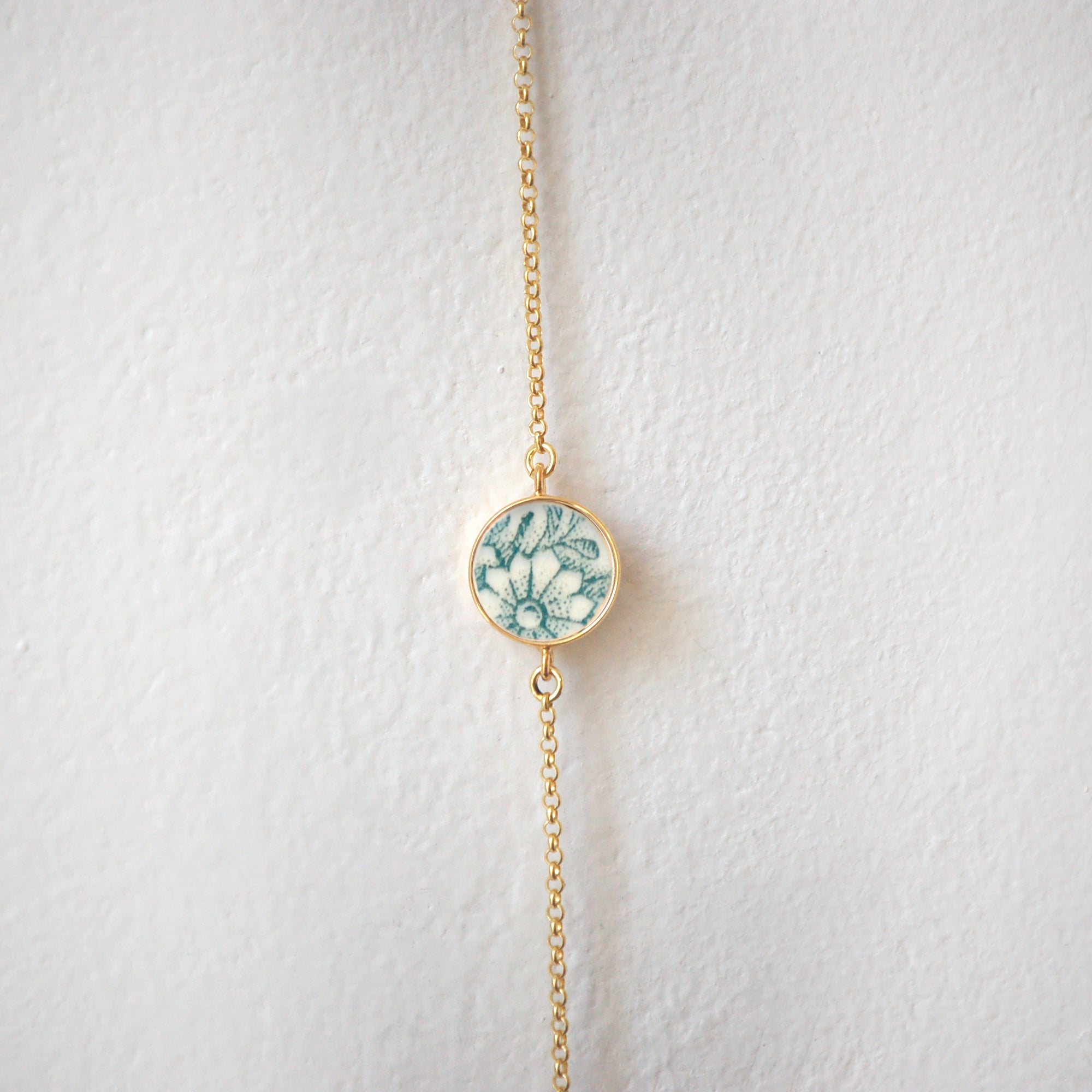 Bracelet ajustable "Fleurs vertes"
