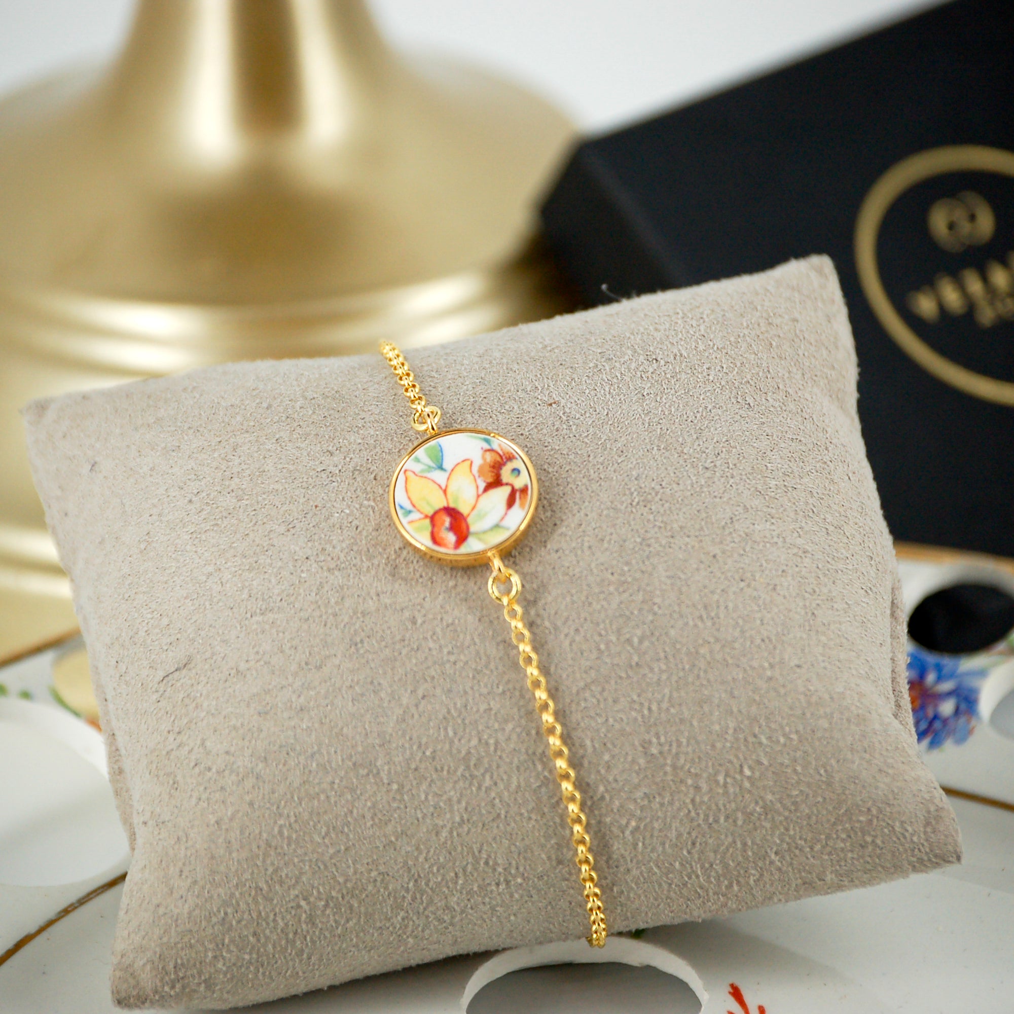 Bracelet ajustable "Fleur de jonquille", finition or