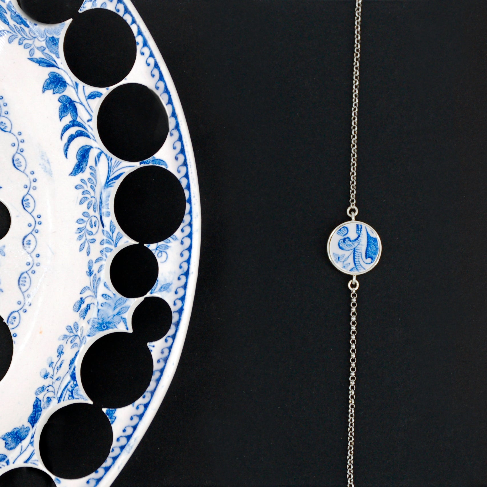 Bracelet ajustable "Feuille d'acanthe bleue", finition argent