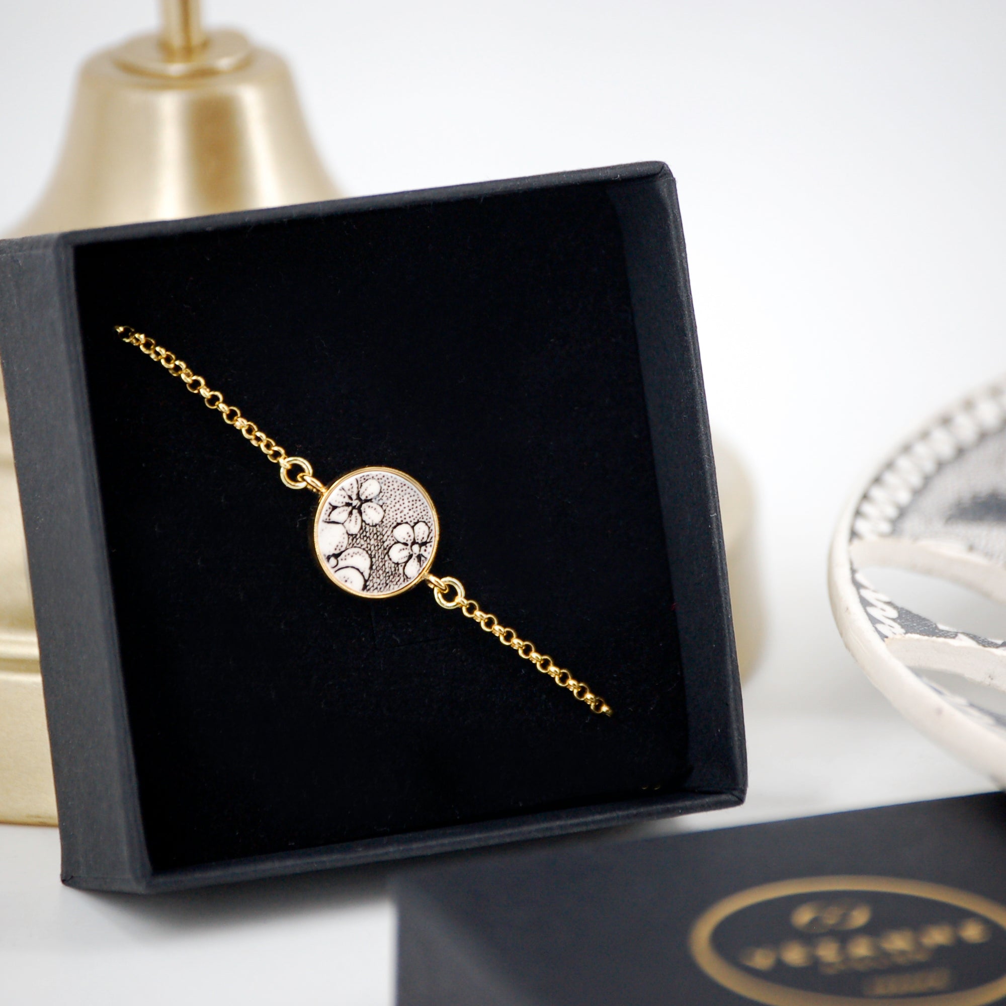 Bracelet ajustable "Petites fleurs", finition or