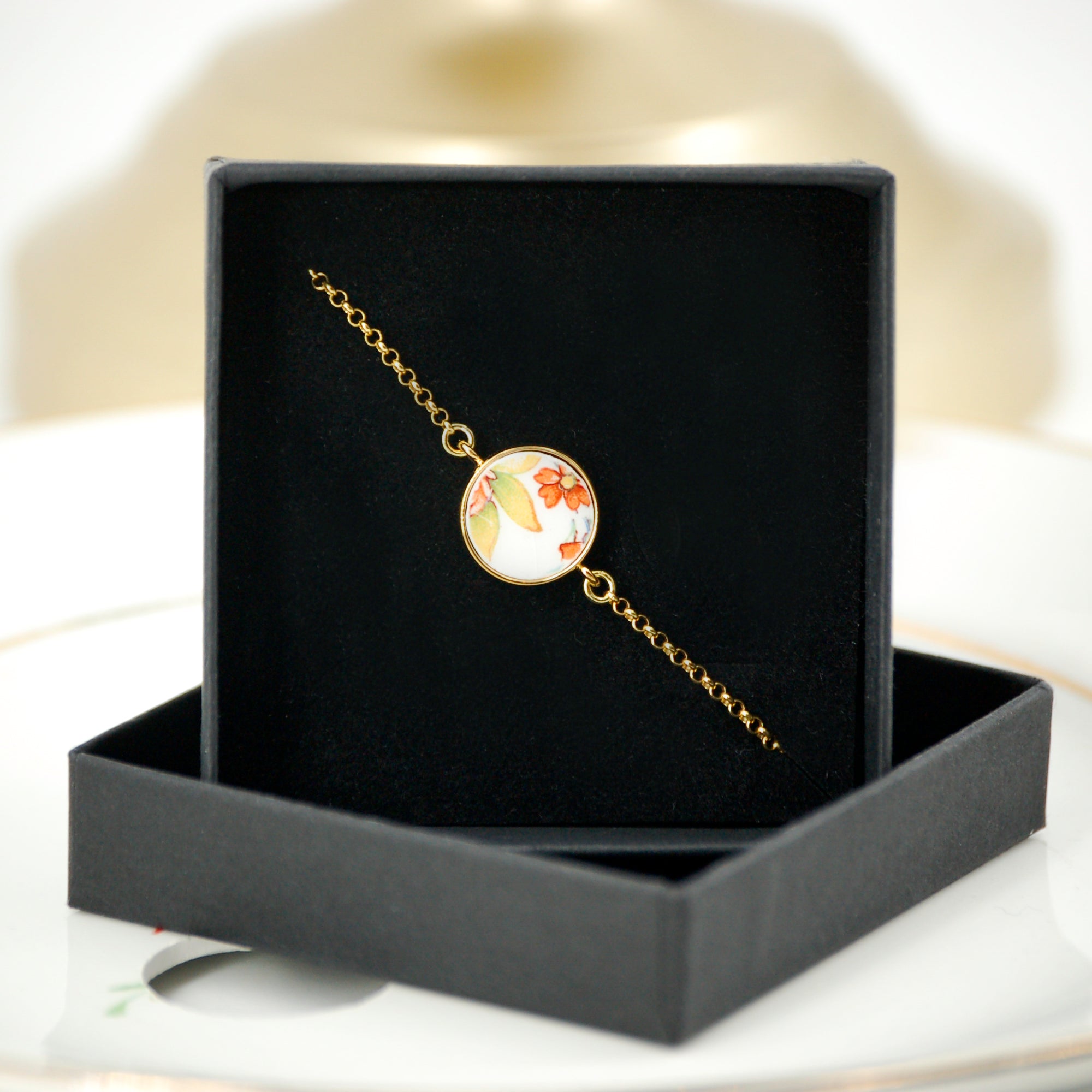 Bracelet ajustable "Fleur de jonquille", finition or