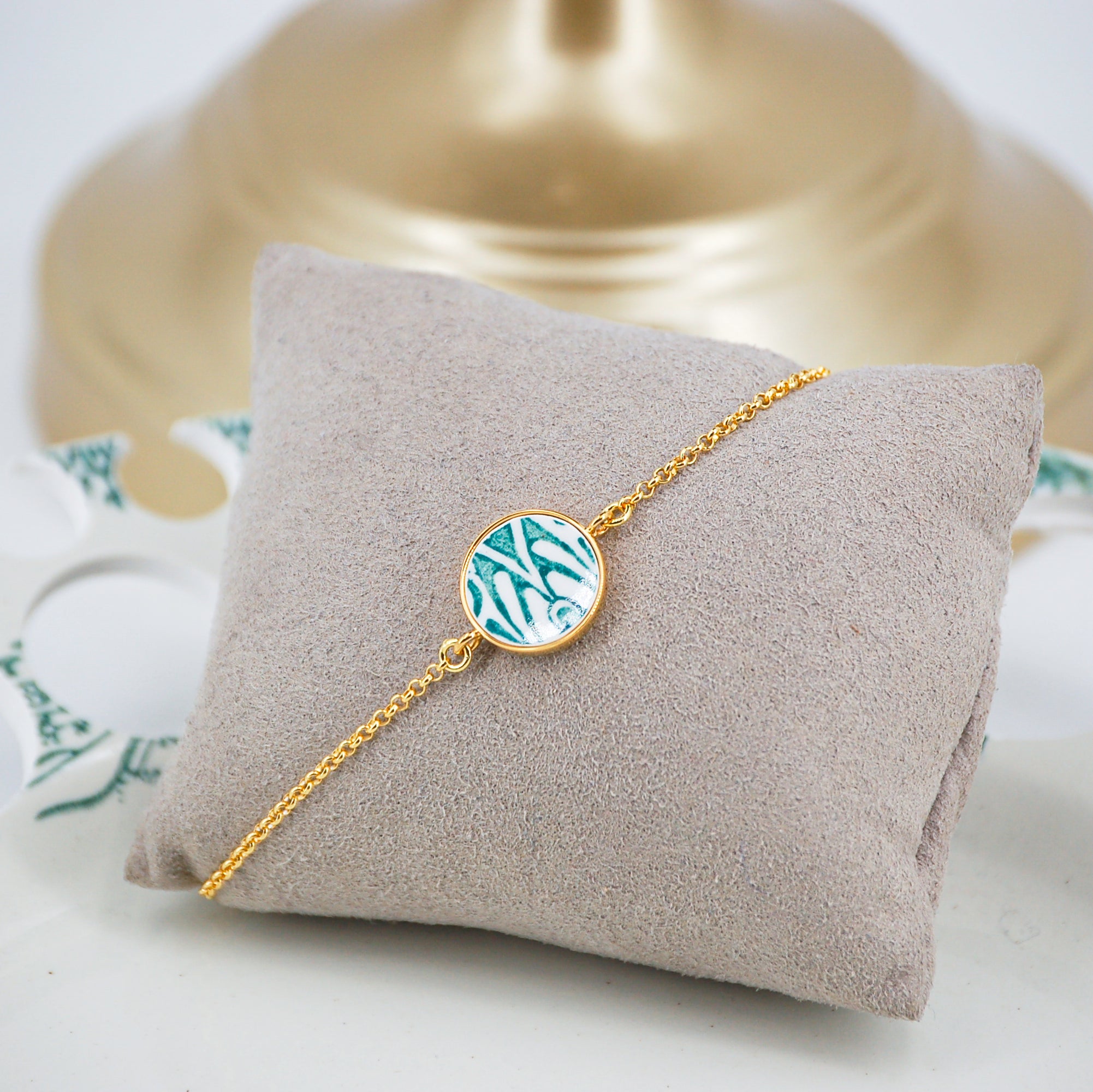 Bracelet ajustable "Motif vert Art nouveau", finition or