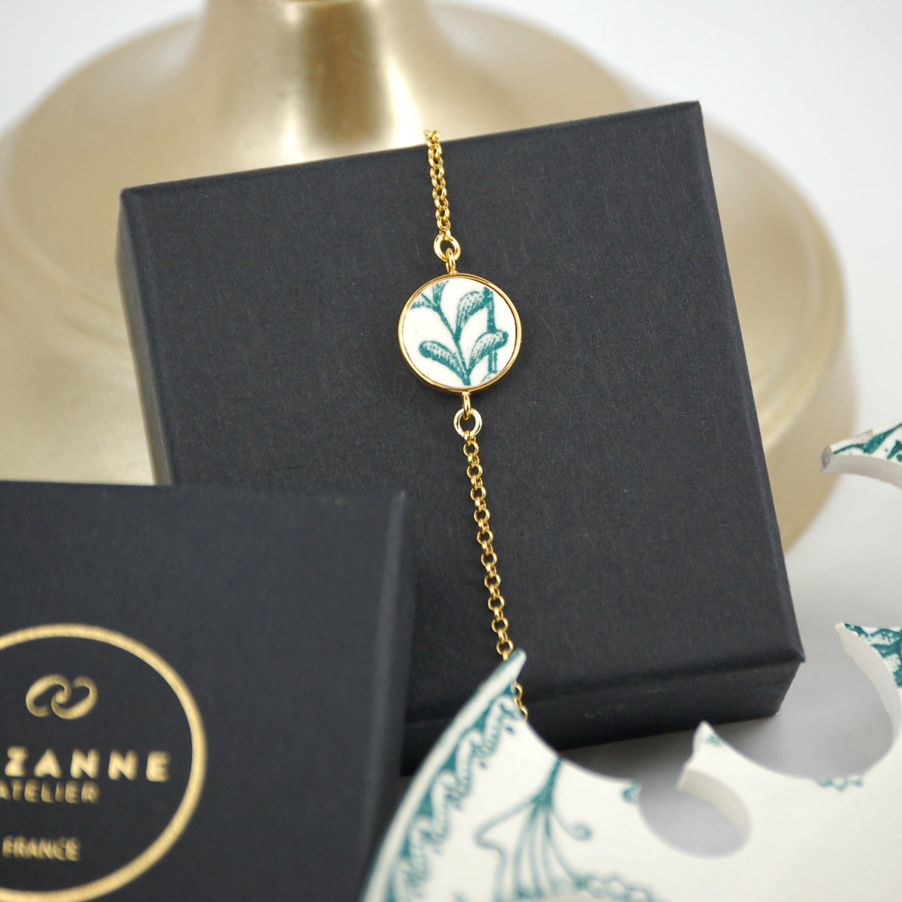 Bracelet ajustable "Feuilles vertes", finition or