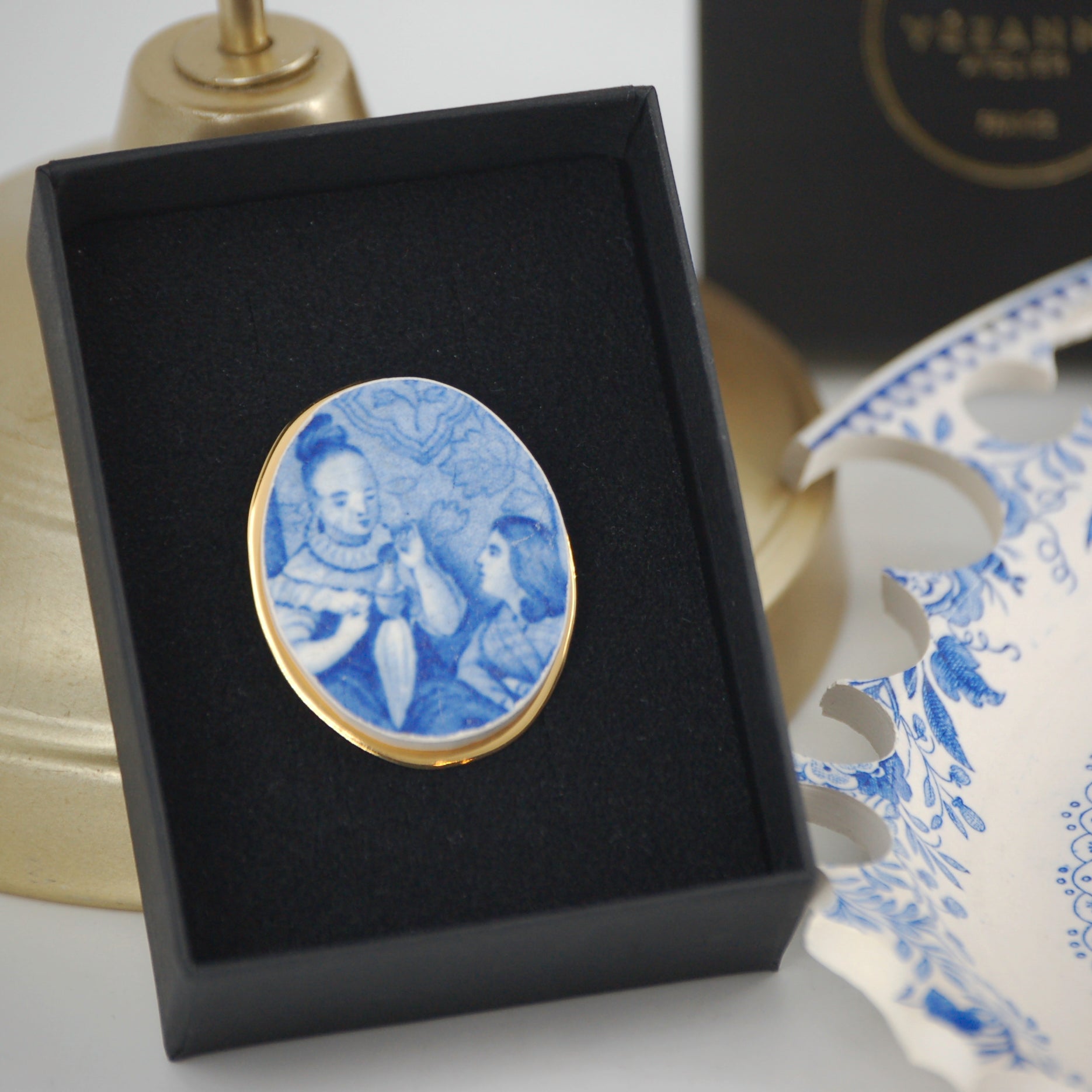 Broche "Les jeunes filles", finition or