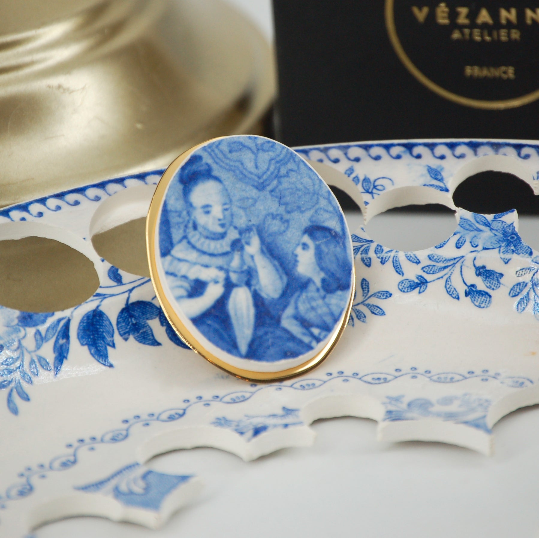 Broche "Les jeunes filles", finition or