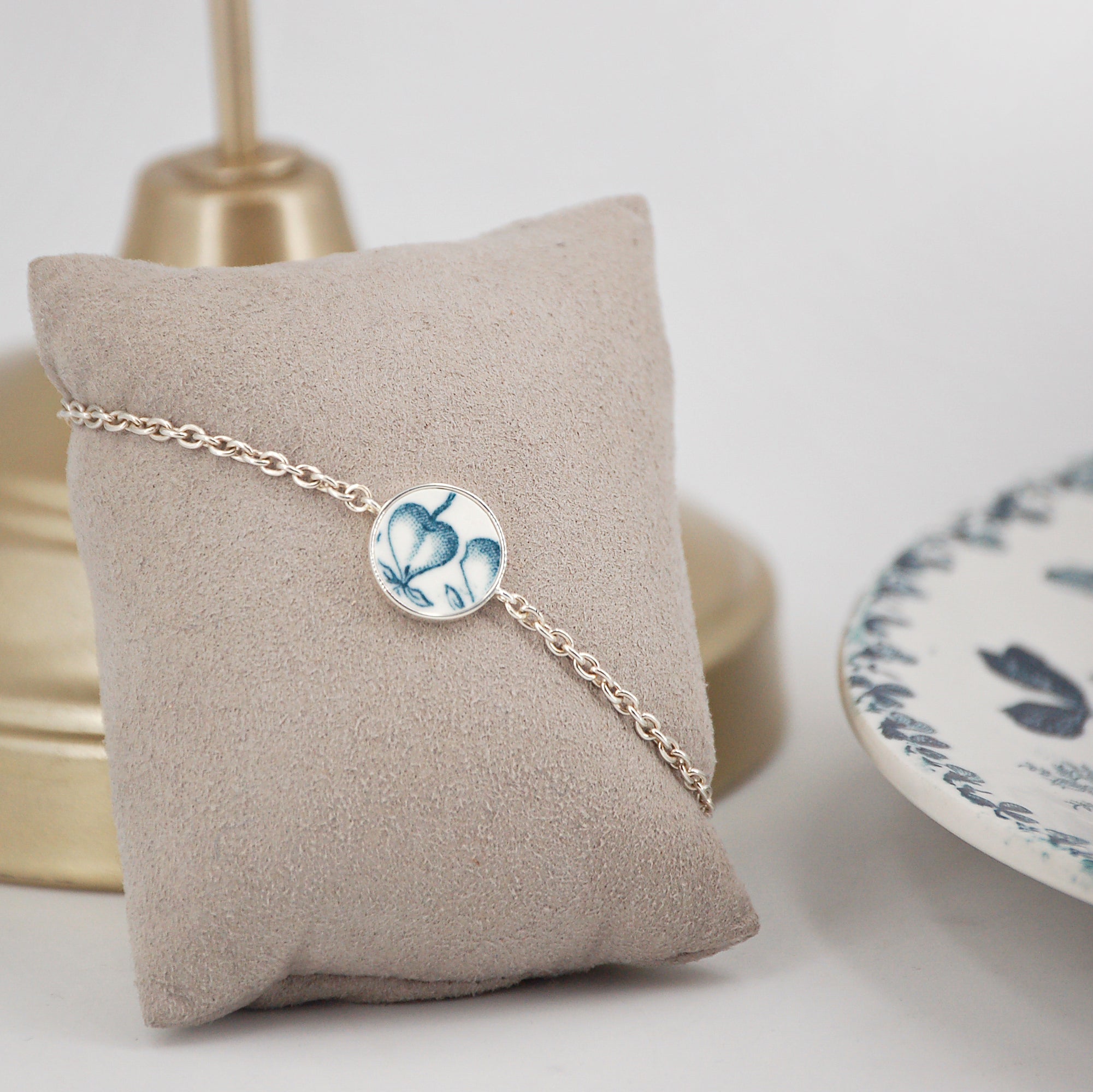 Bracelet ajustable "Petits boutons de fleurs", finition argent