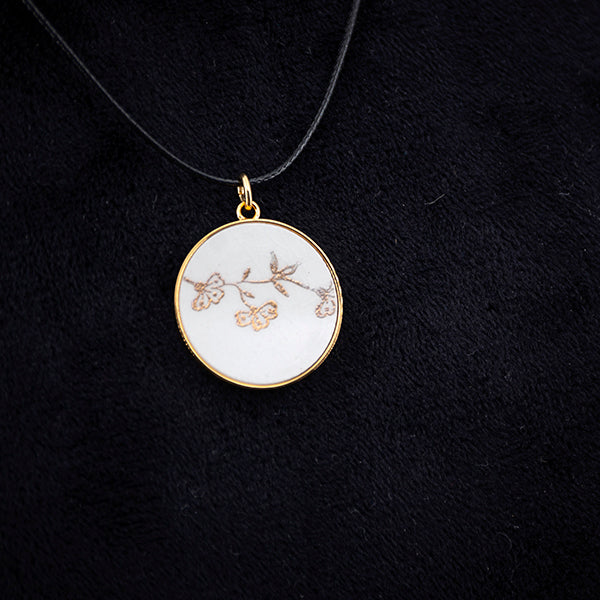 Pendentif "La fine branche de fleurs dorées", finition or