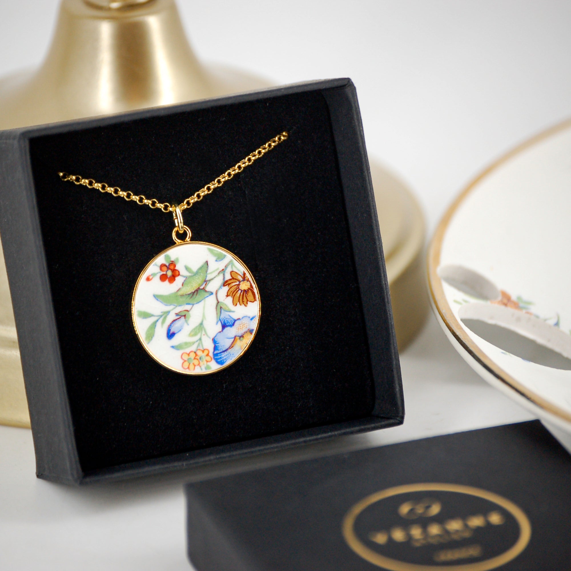 Pendentif "Campanules et petites fleurs", finition or