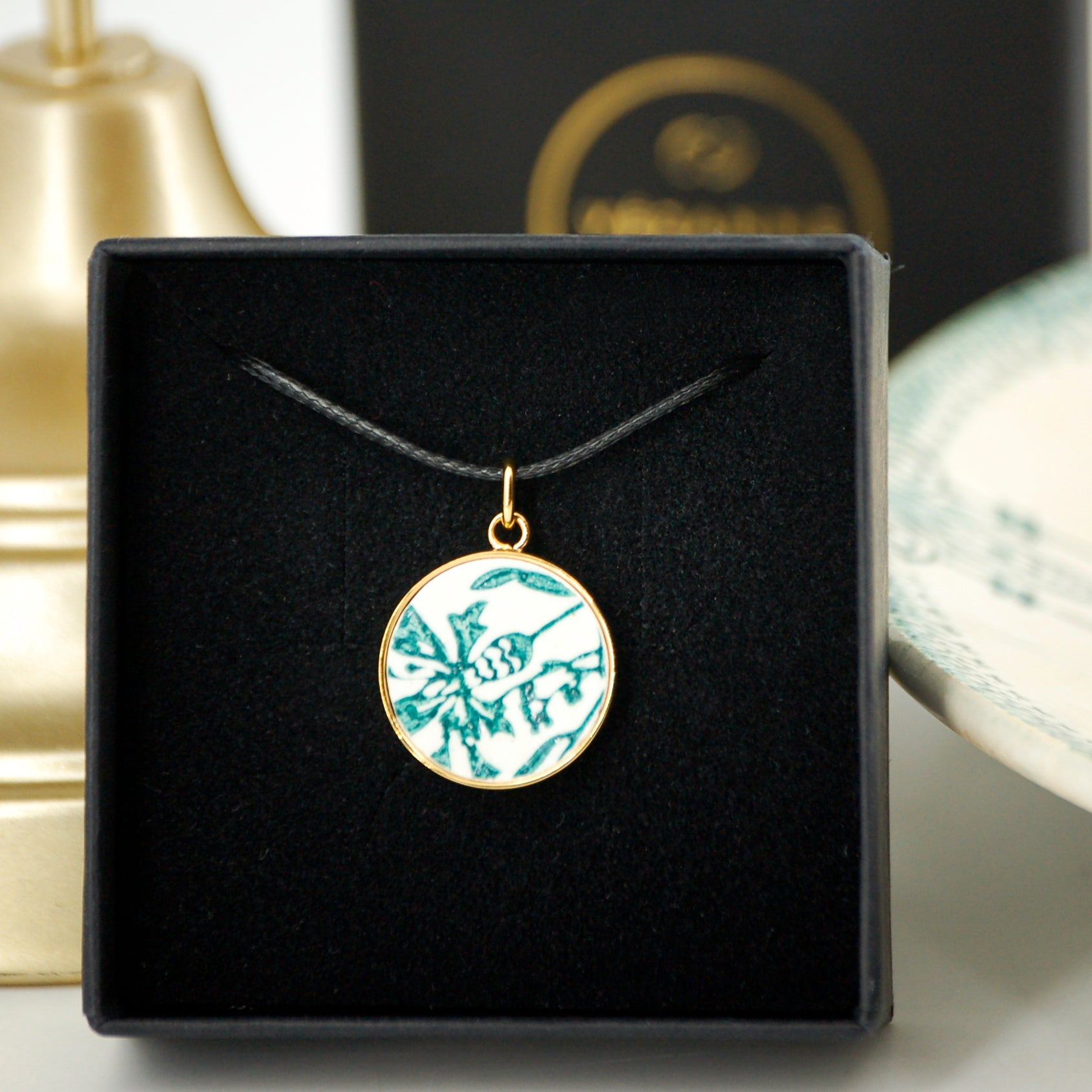 Pendentif "Fleur de bleuet", finition or