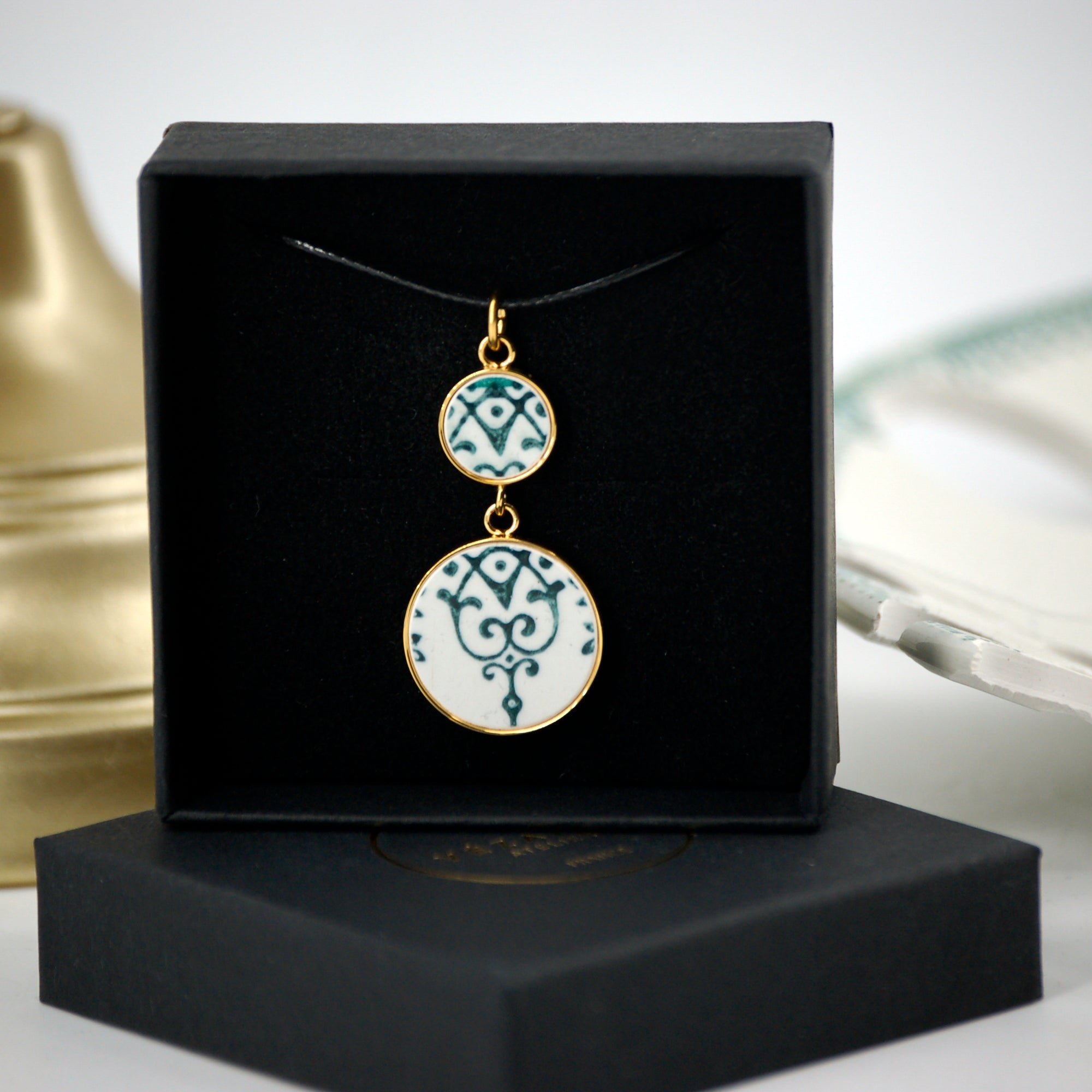 Pendentif "L'arabesque verte", finition or