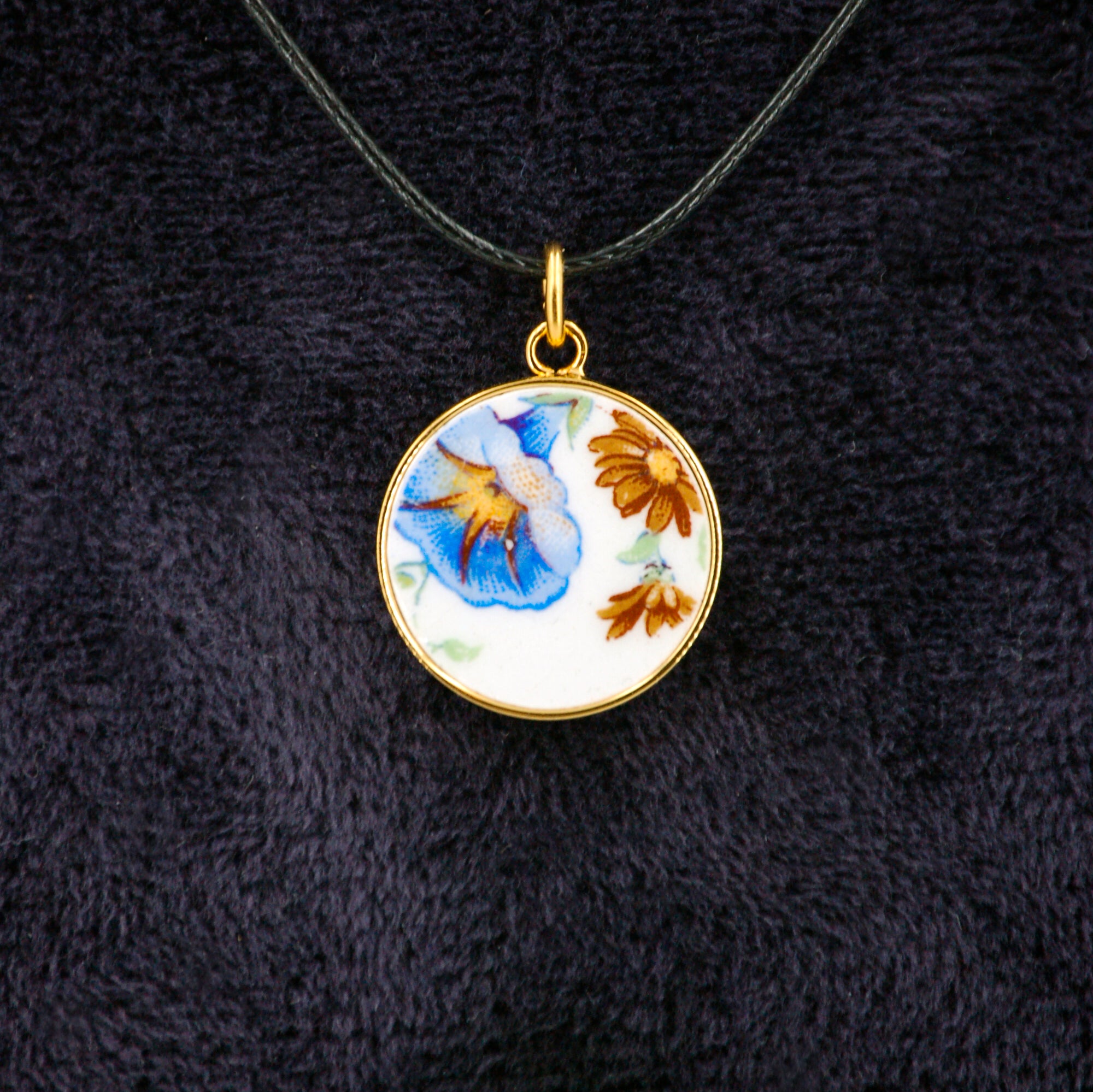 Pendentif "Campanule et petites fleurs", finition or