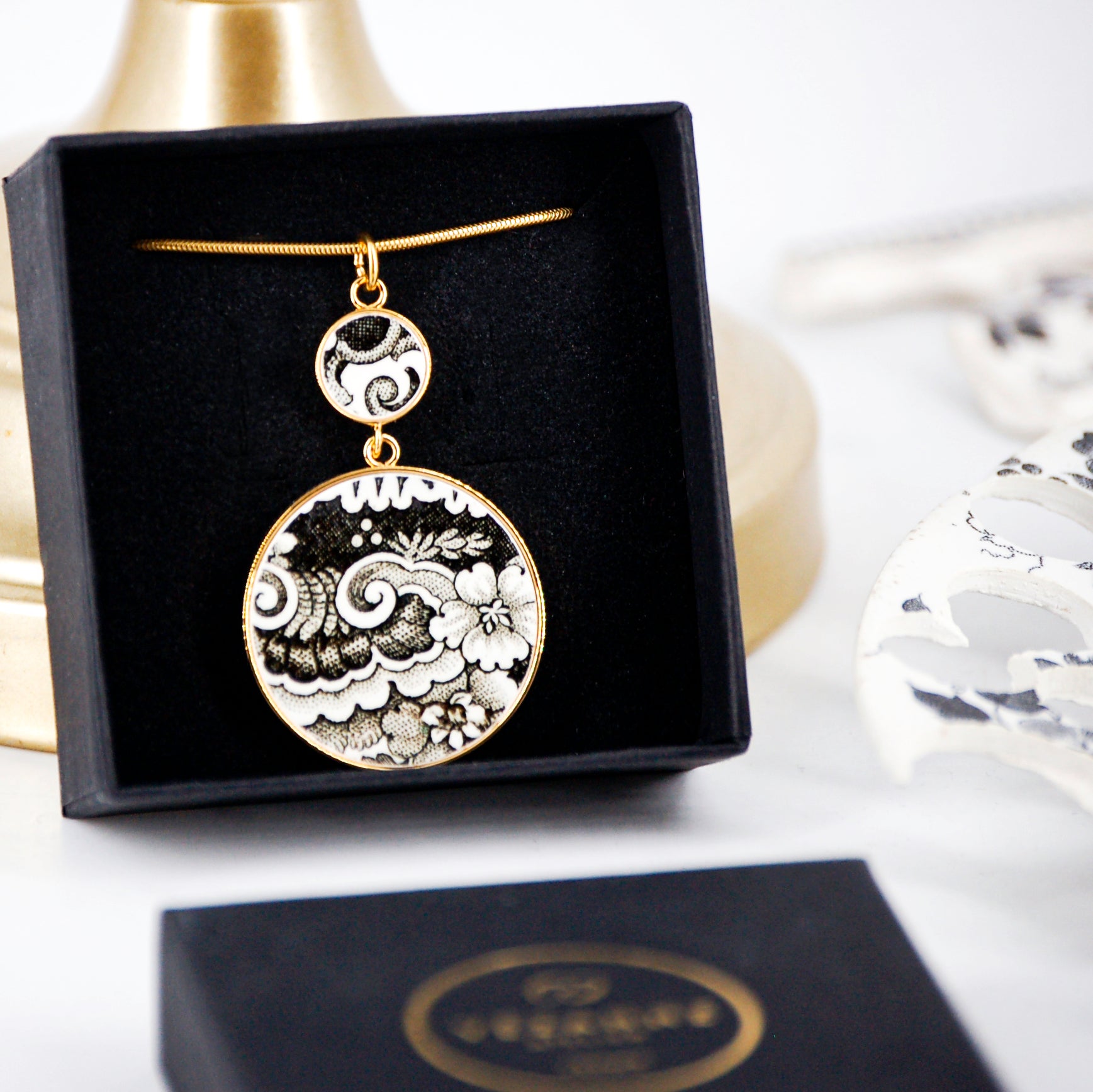 Pendentif "Composition rocaille", finition or