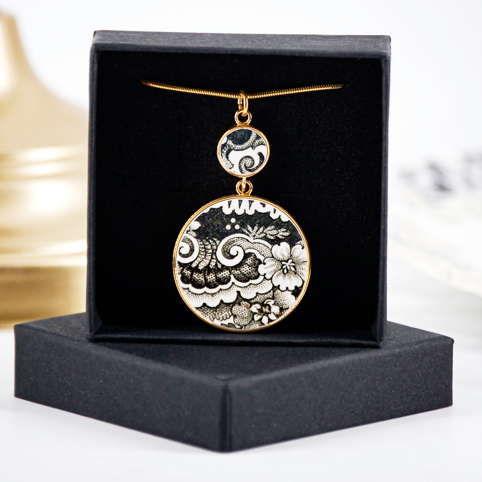 Pendentif "Composition rocaille", finition or