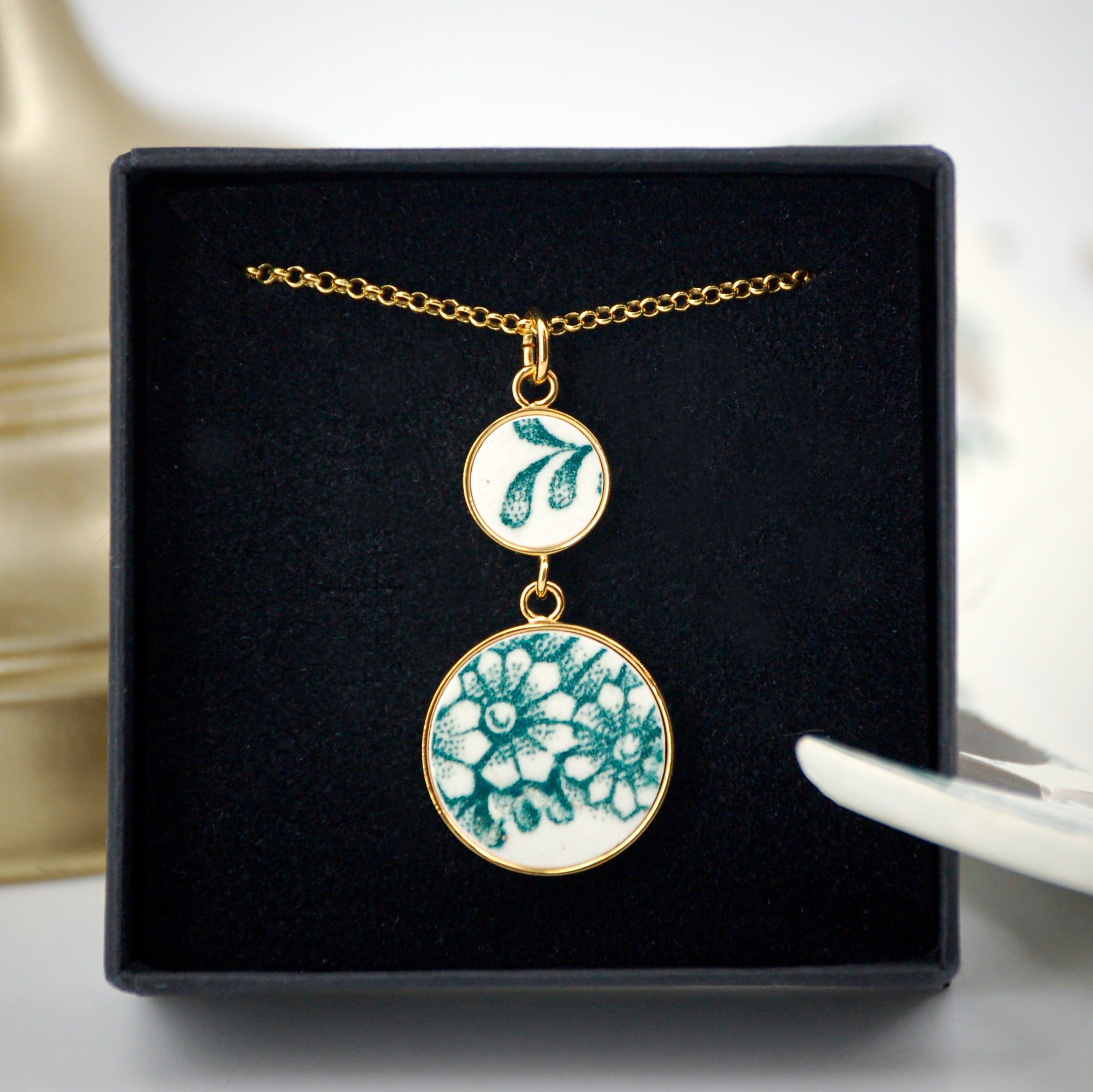 Pendentif "Bouquet de fleurs vertes", finition or