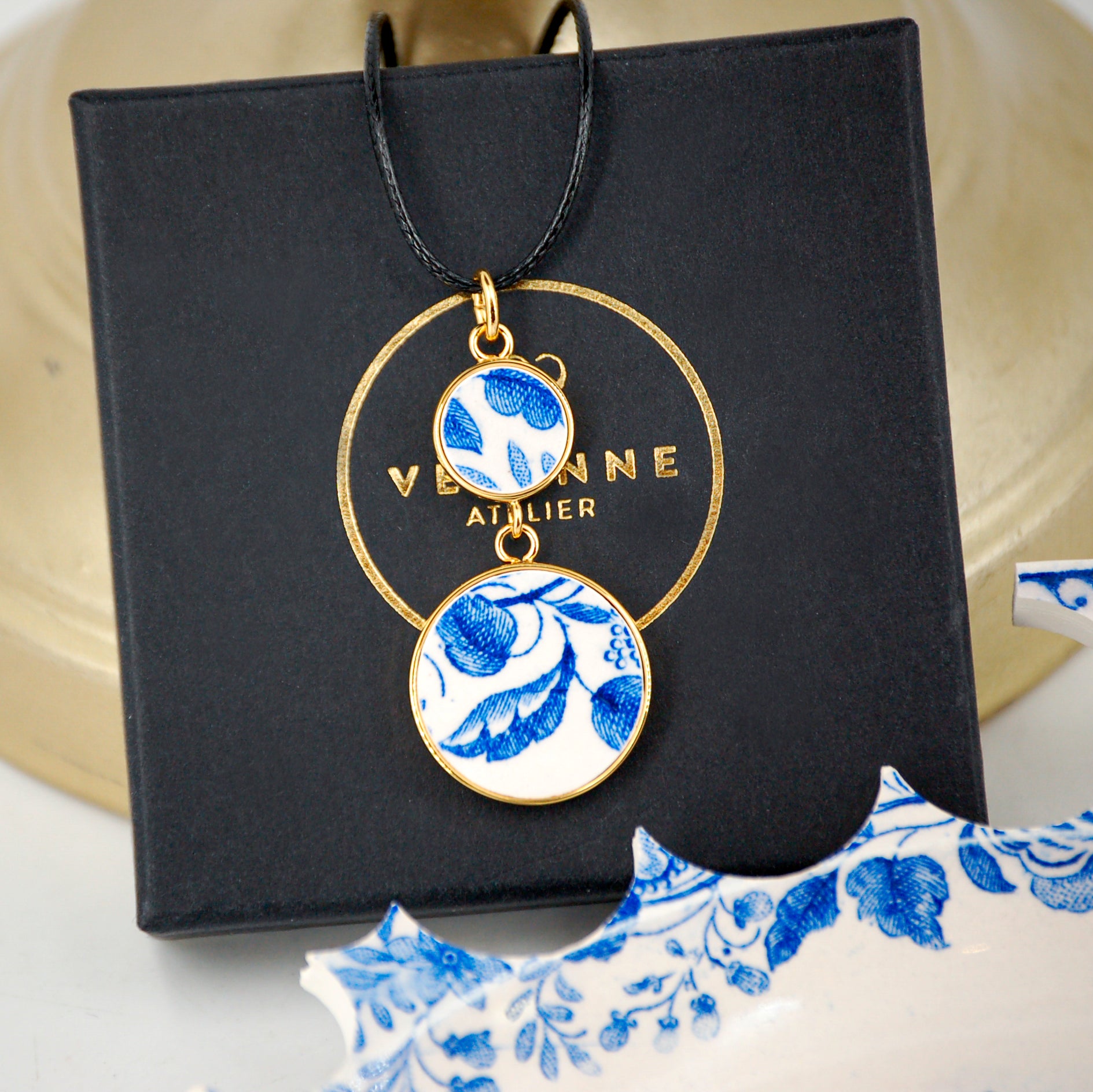 Pendentif " Les feuilles au vent", finition or