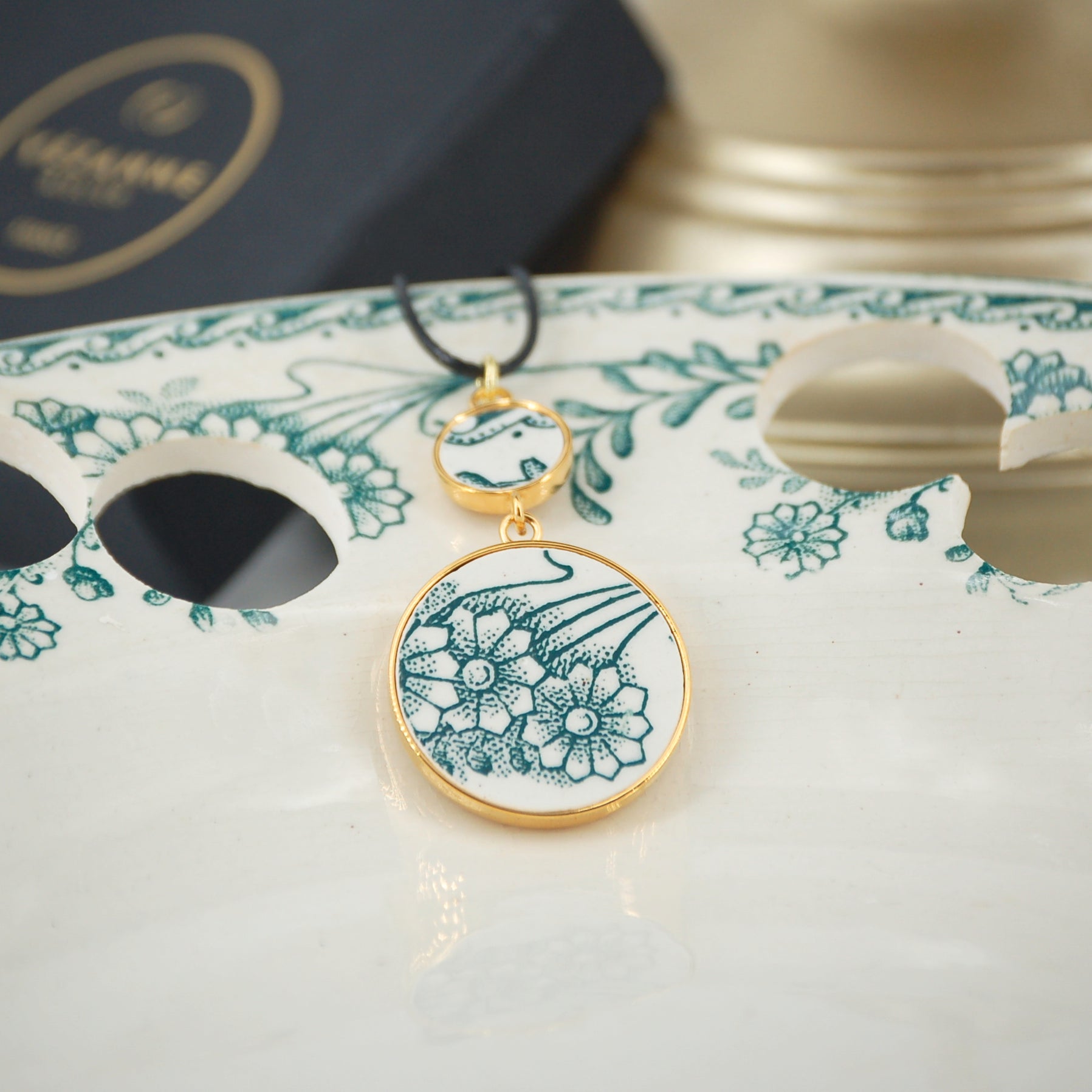 Pendentif "Bouquet de fleurs vertes"
