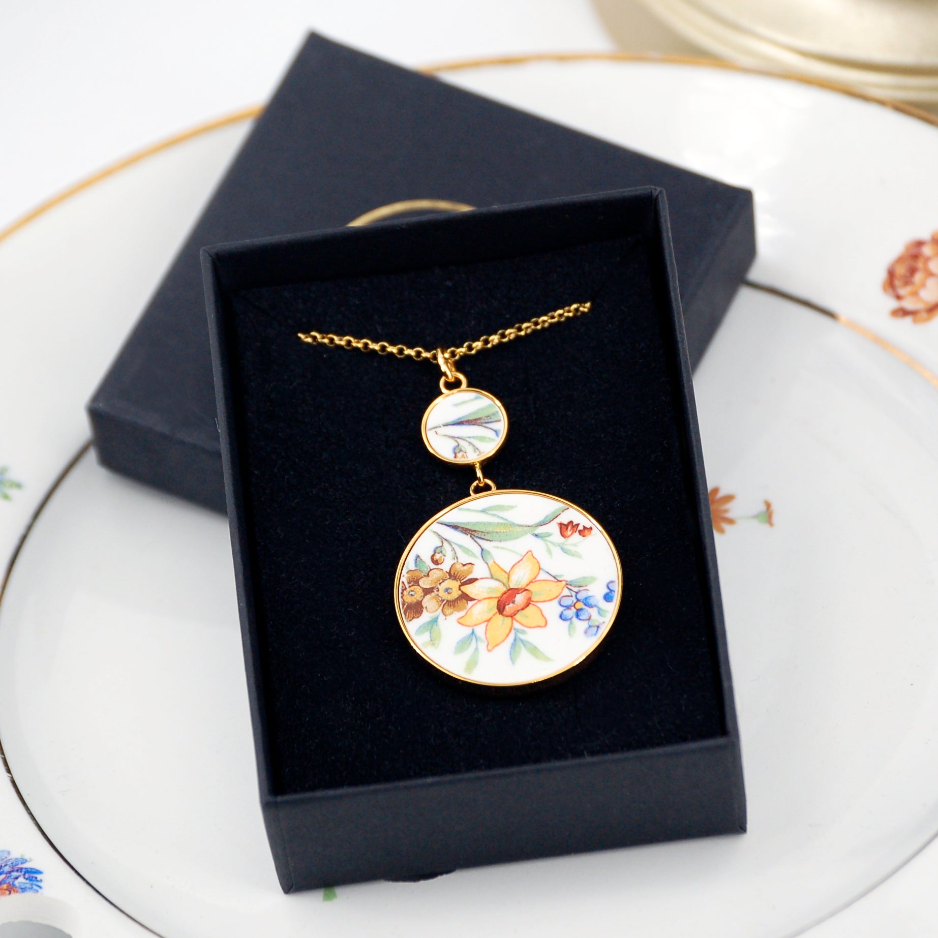 Pendentif "Jonquille et petites fleurs"