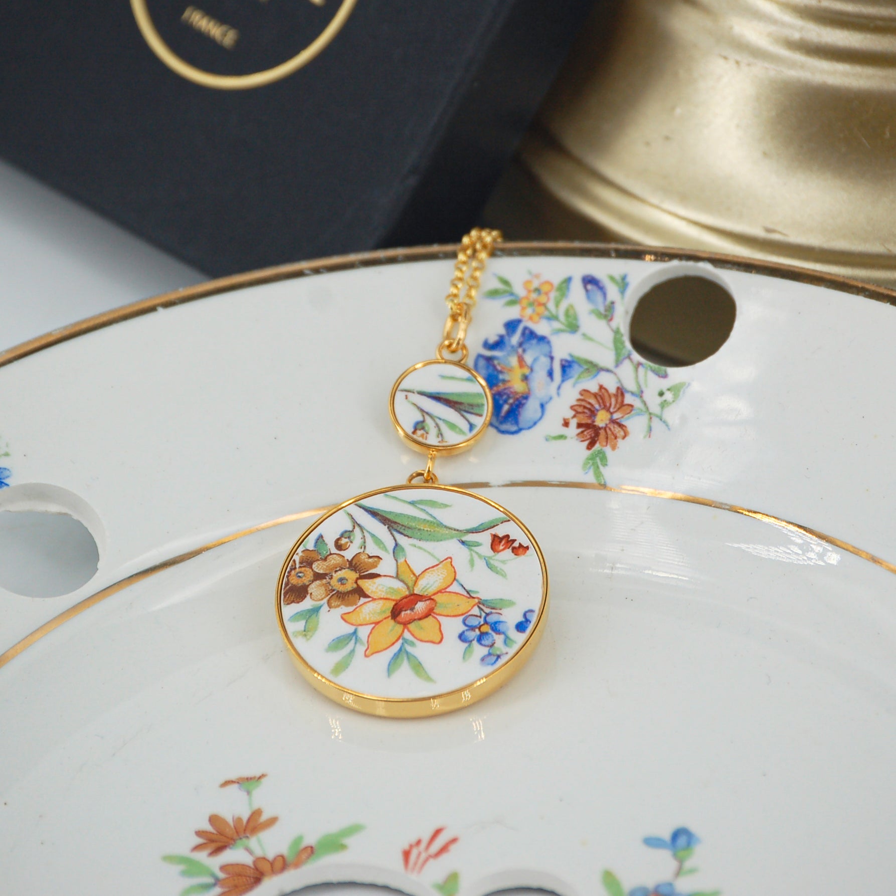 Pendentif "Jonquille et petites fleurs"