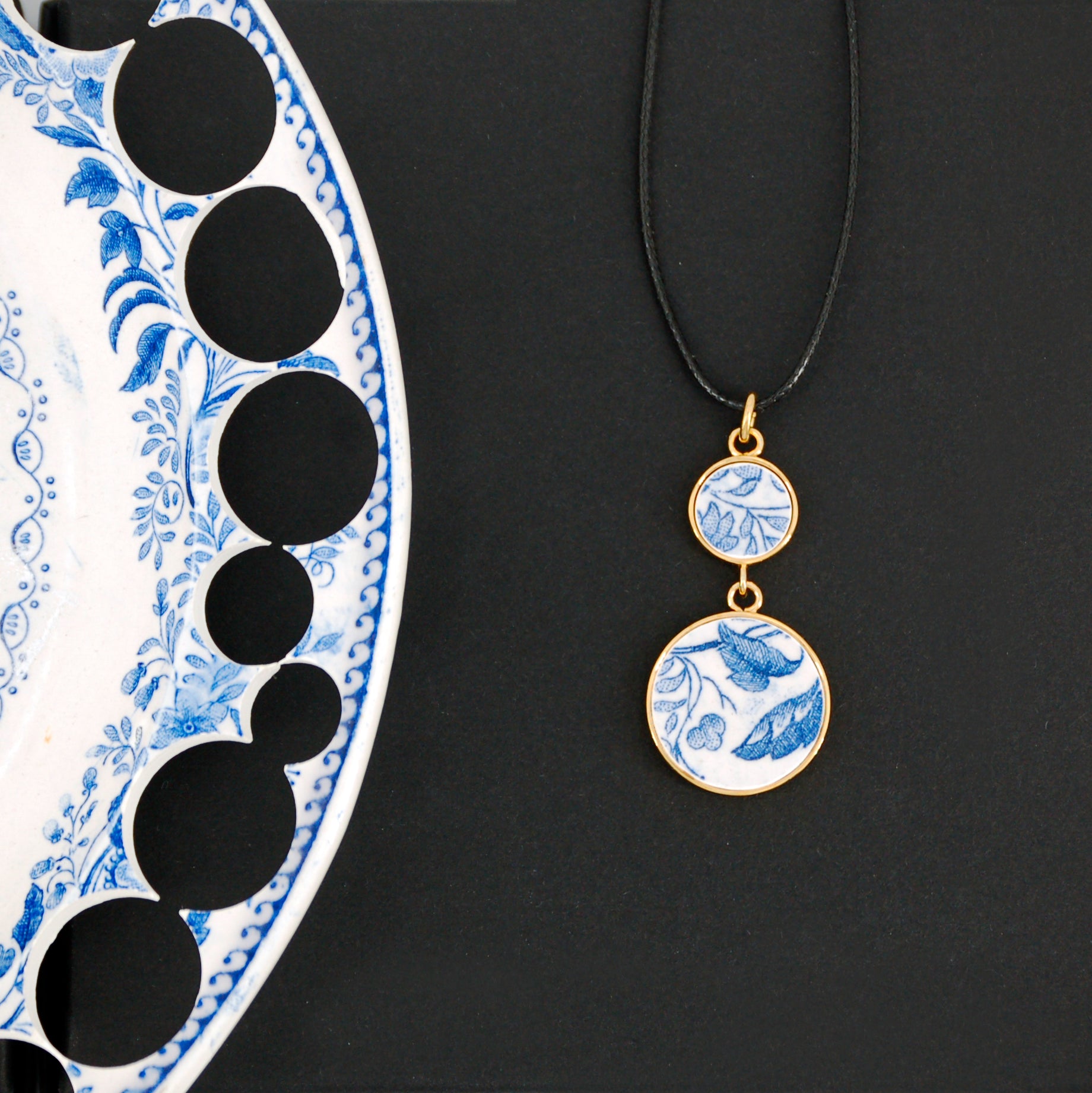 Pendentif " Les feuilles au vent", finition or