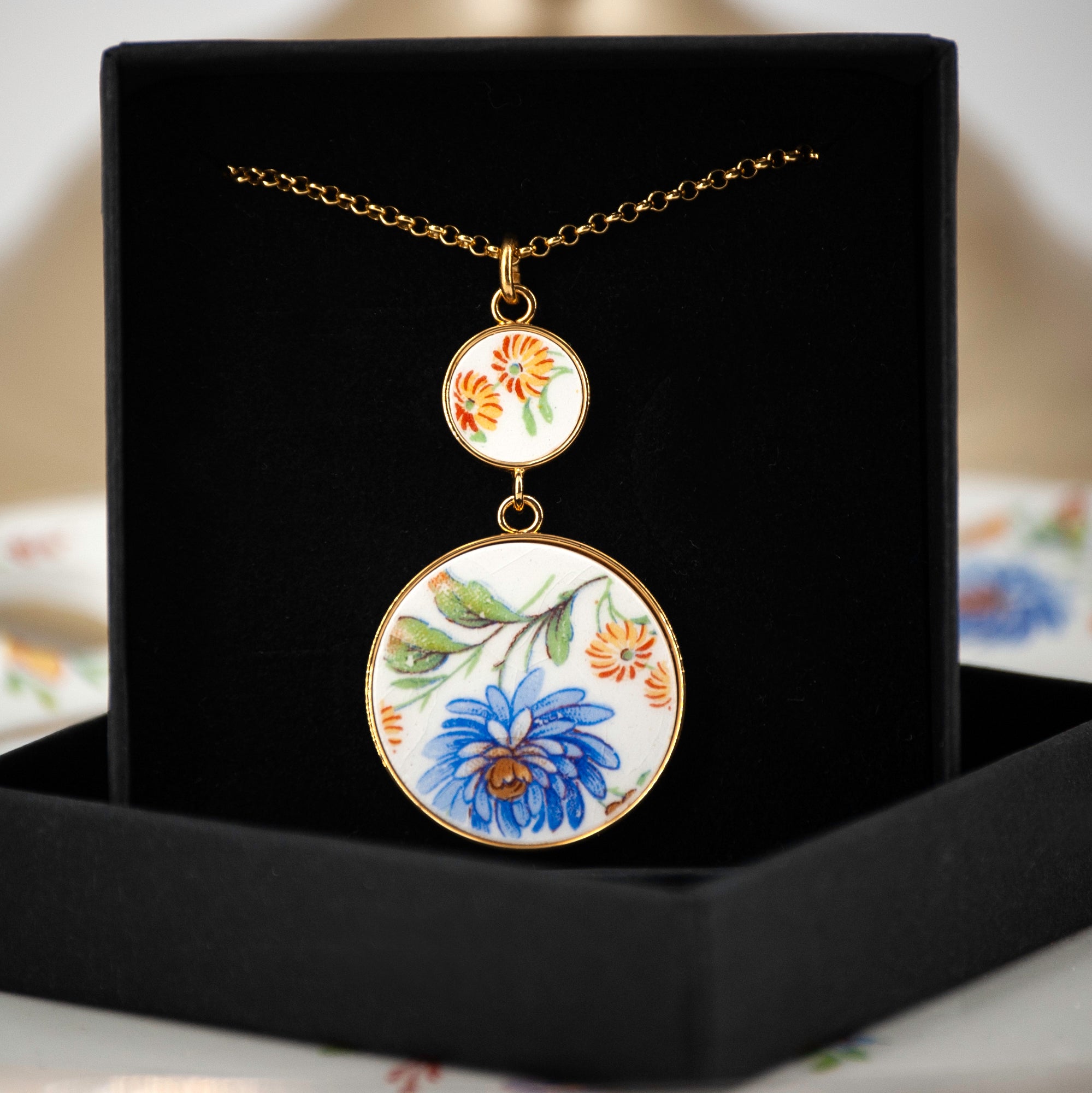 Pendentif "Aster et petites fleurs jaunes ", finition or