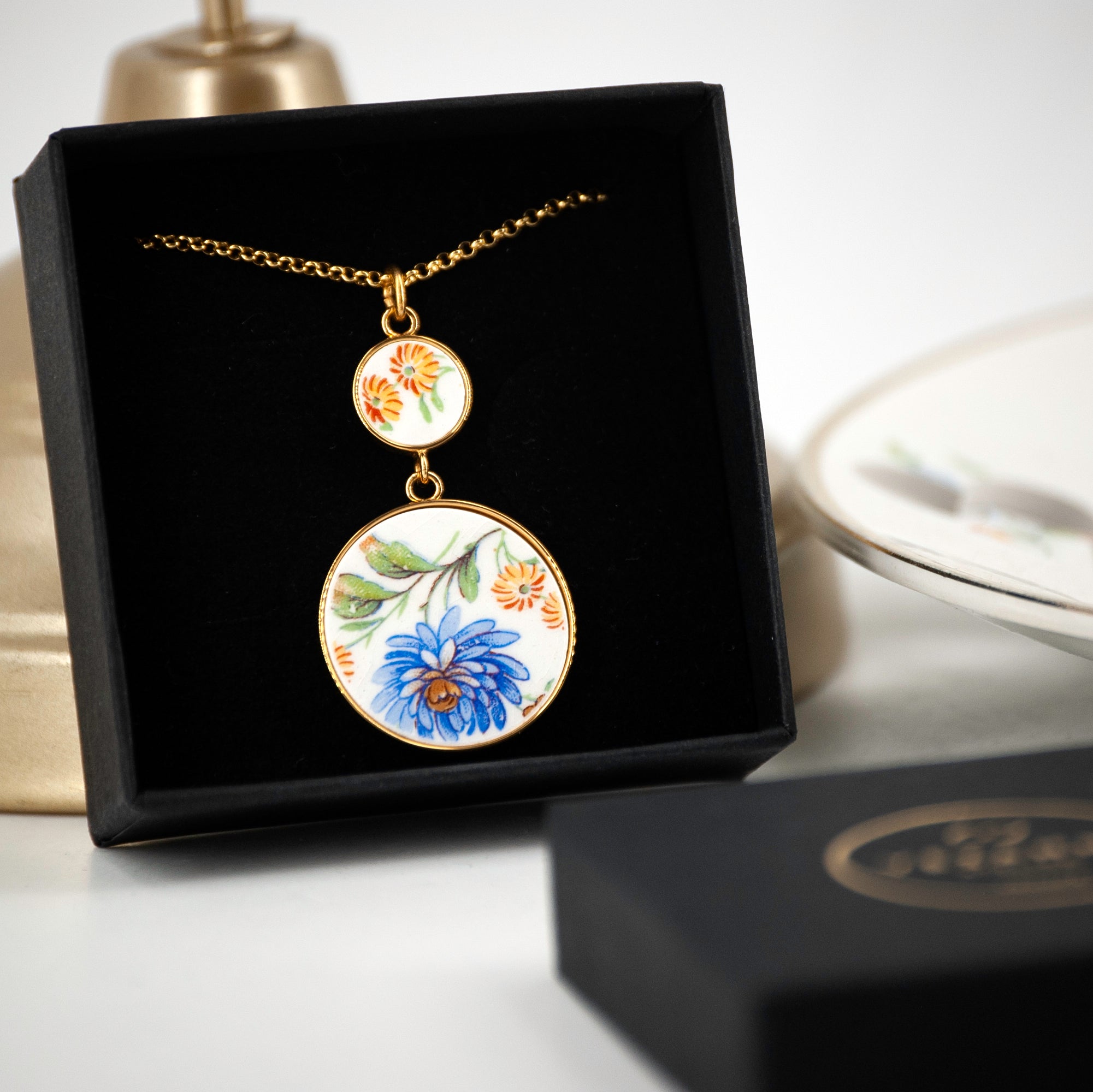 Pendentif "Aster et petites fleurs jaunes ", finition or