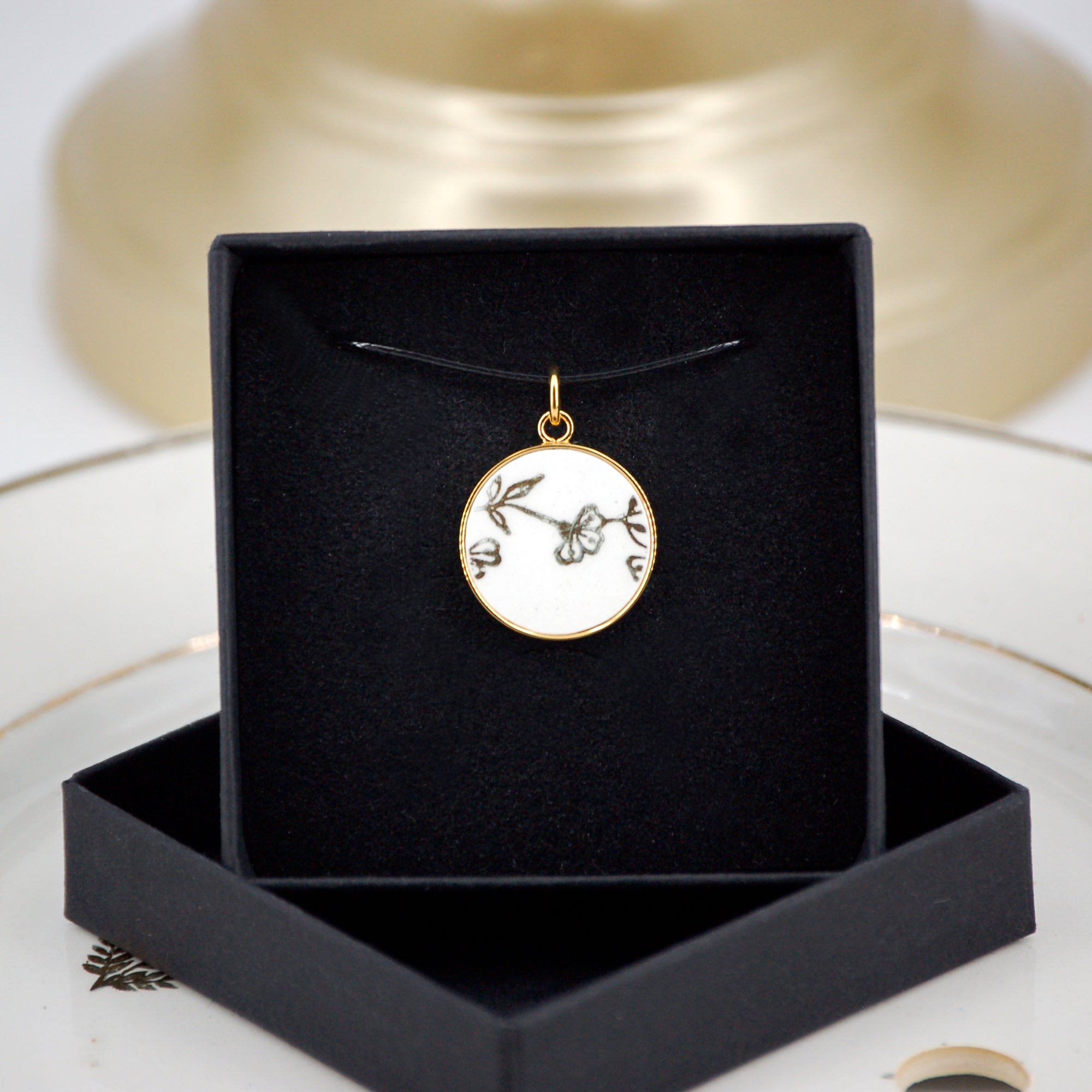 Pendentif "Petites fleurs dorées", finition or