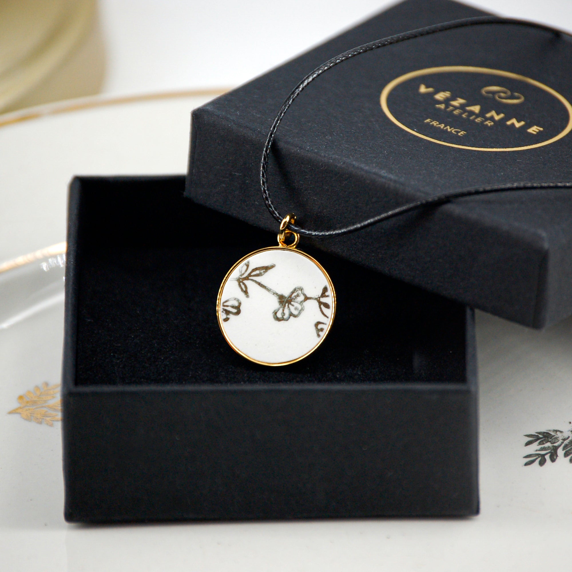 Pendentif "Petites fleurs dorées", finition or