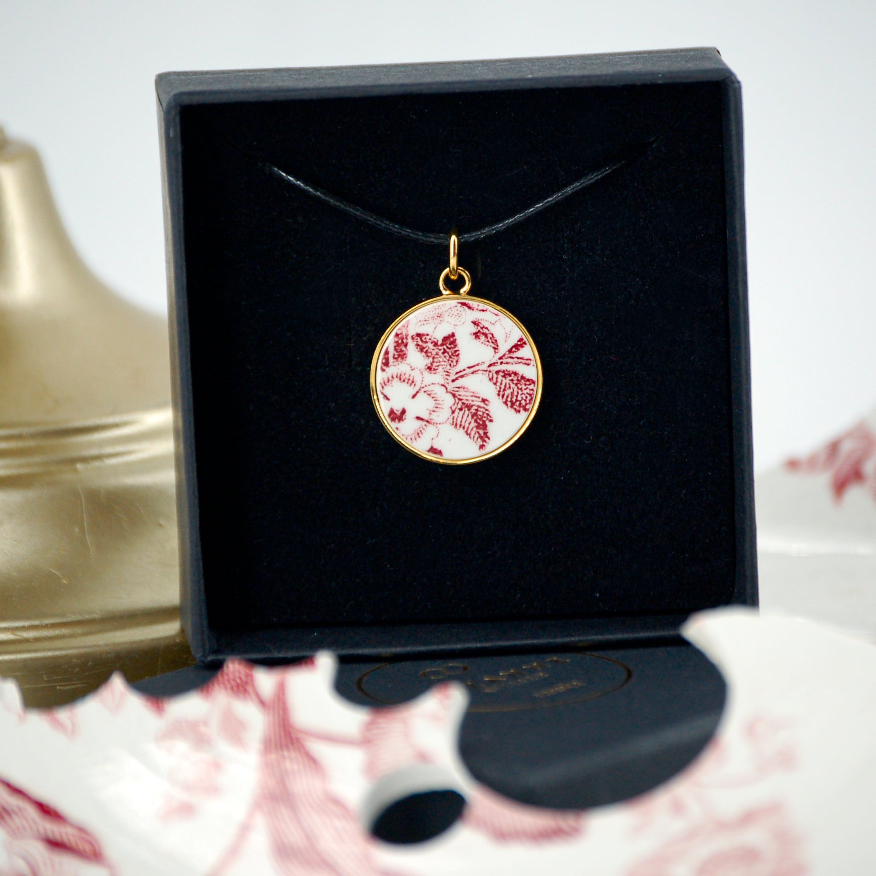 Pendentif "Fleur et feuilles en vieux rose", finition or