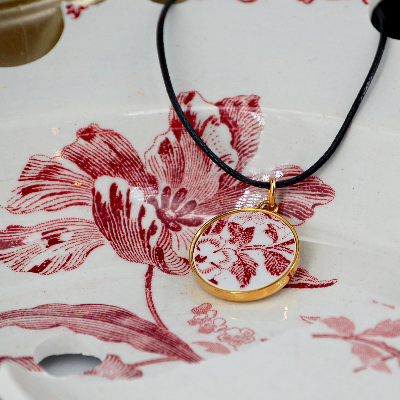 Pendentif "Fleur et feuilles en vieux rose", finition or