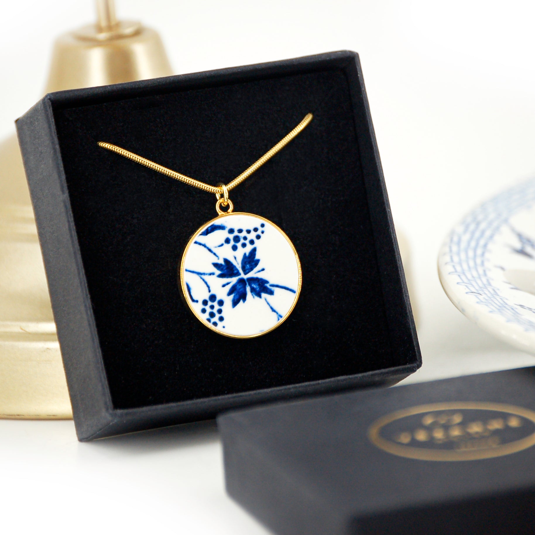 Pendentif "Fleur bleue", finition or