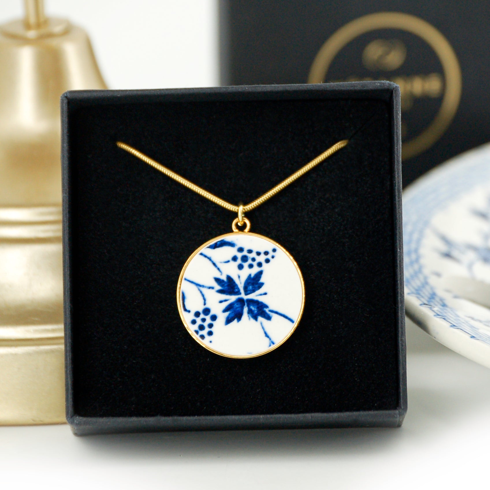 Pendentif "Fleur bleue", finition or