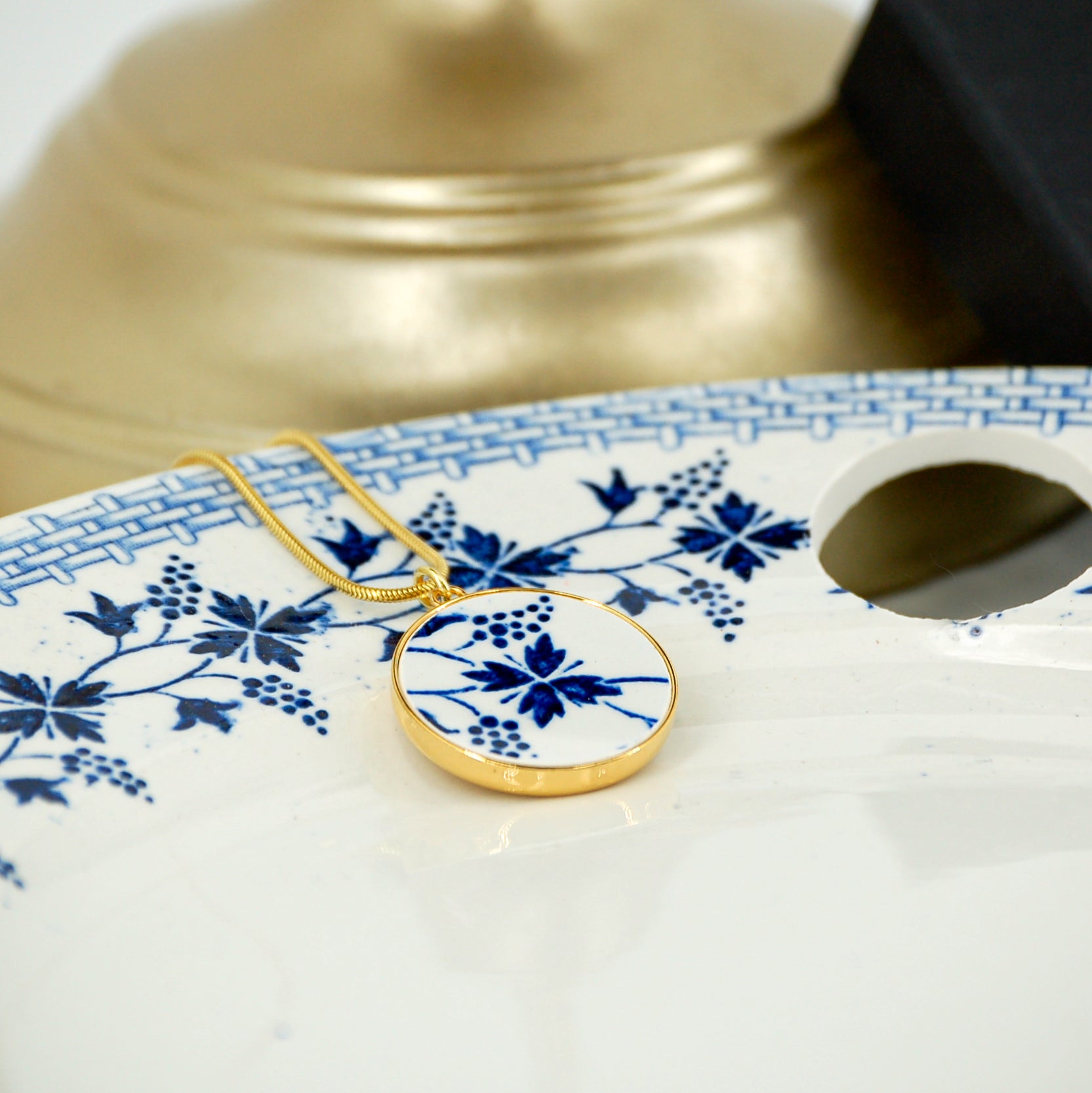 Pendentif "Fleur bleue", finition or